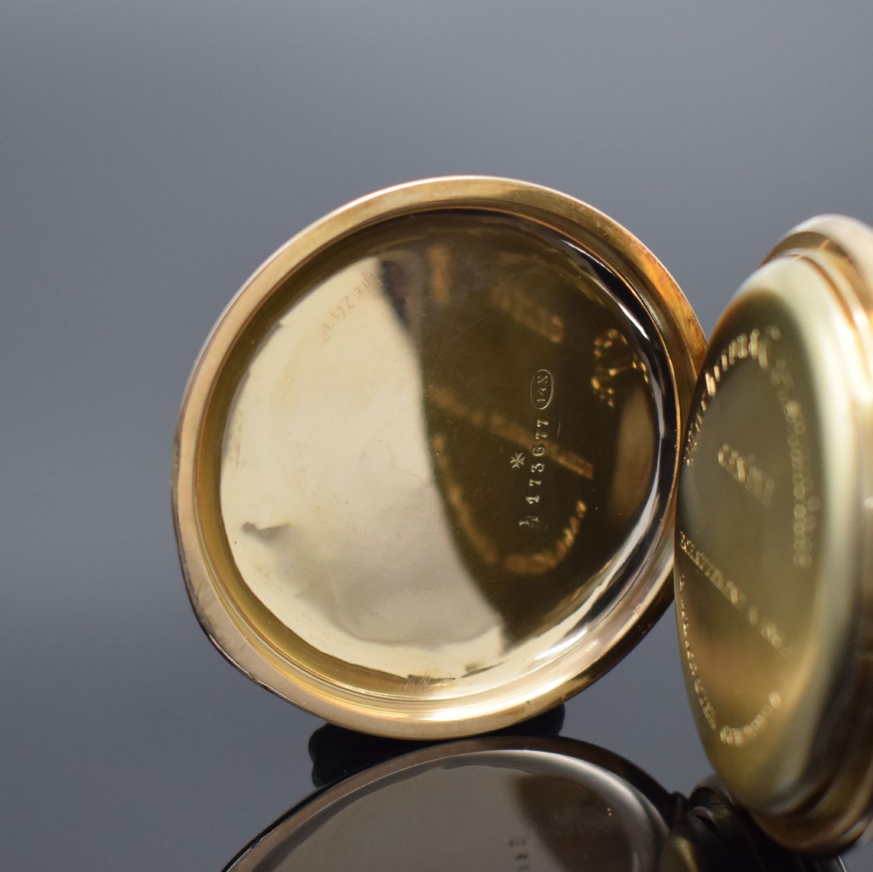 Detail b: VACHERON & CONSTANTIN offene Herrentaschenuhr in RG 585/000, Schweiz um 1895, guill. Geh. dell., sign. Cuvette verg., 2-tlg. Emailzifferbl., röm. ...