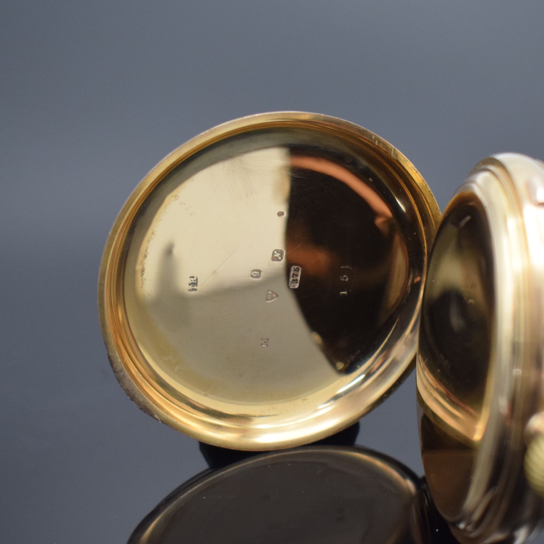 Detail d: Th. RUSSEL Chronograph Centre Seconds große Herrensavonette in RG 375/000, England/ Schweiz lt. Hallmark Chester 1913, glattes 3- Deckel Goldgeh. ...