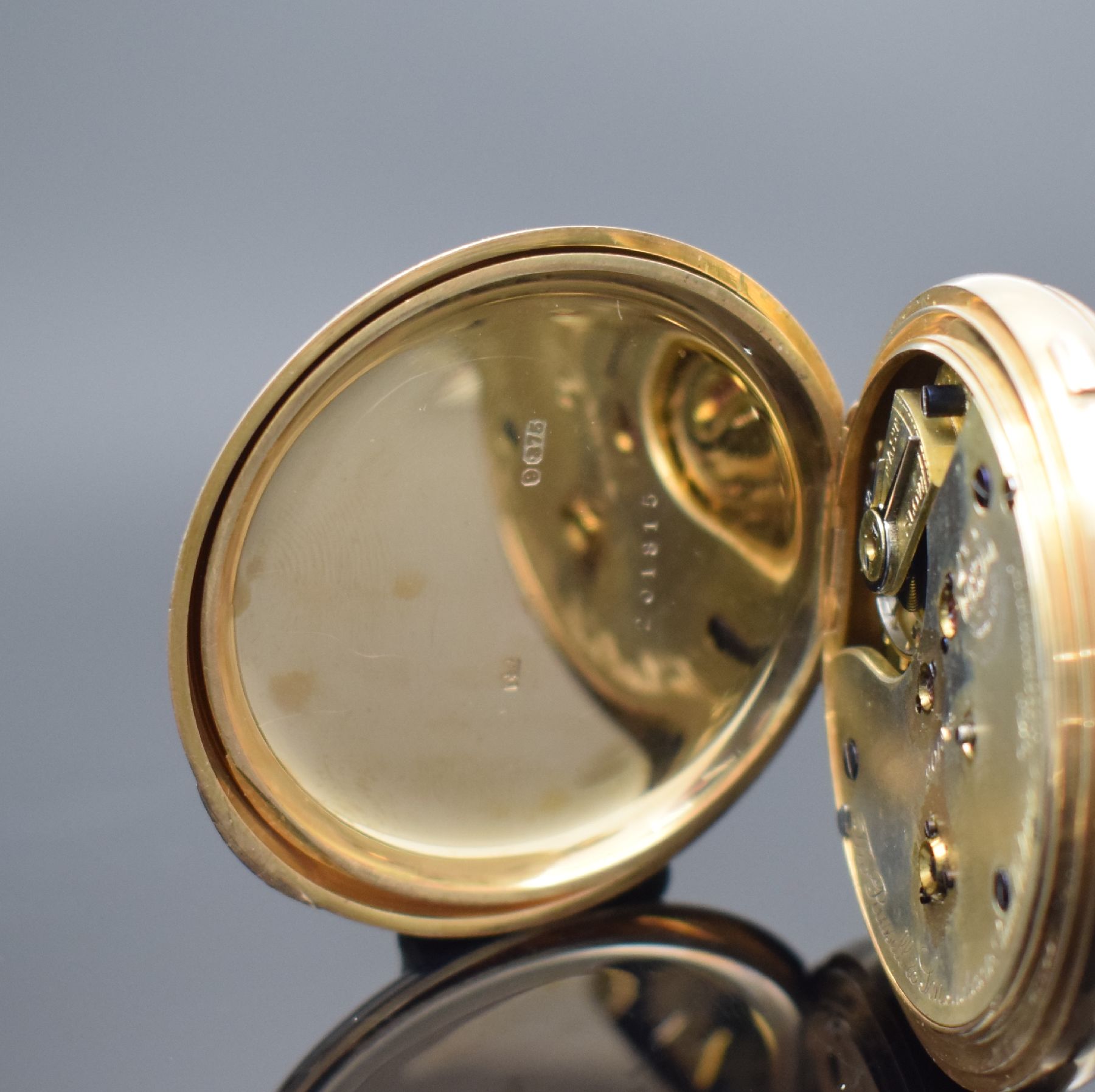Detail f: Th. RUSSEL Chronograph Centre Seconds große Herrensavonette in RG 375/000, England/ Schweiz lt. Hallmark Chester 1913, glattes 3- Deckel Goldgeh. ...
