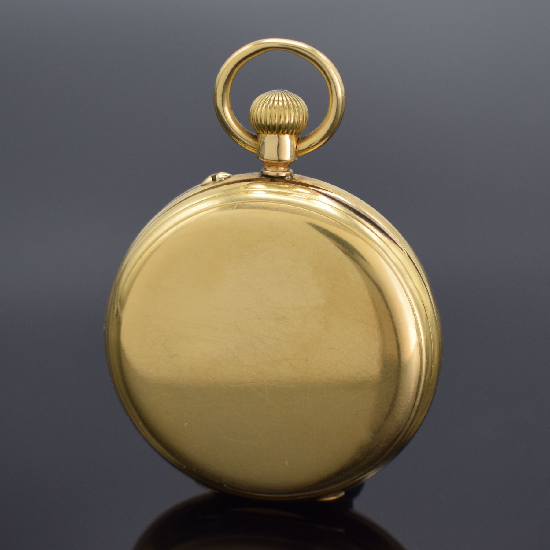 Detail a: S. CHILD schwere offene Taschenuhr in GG 750/000, England lt. Hallmark London 1902, glattes Geh. dell., Widmungsgrav. a. d. Cuvette, 2-tlg. ...
