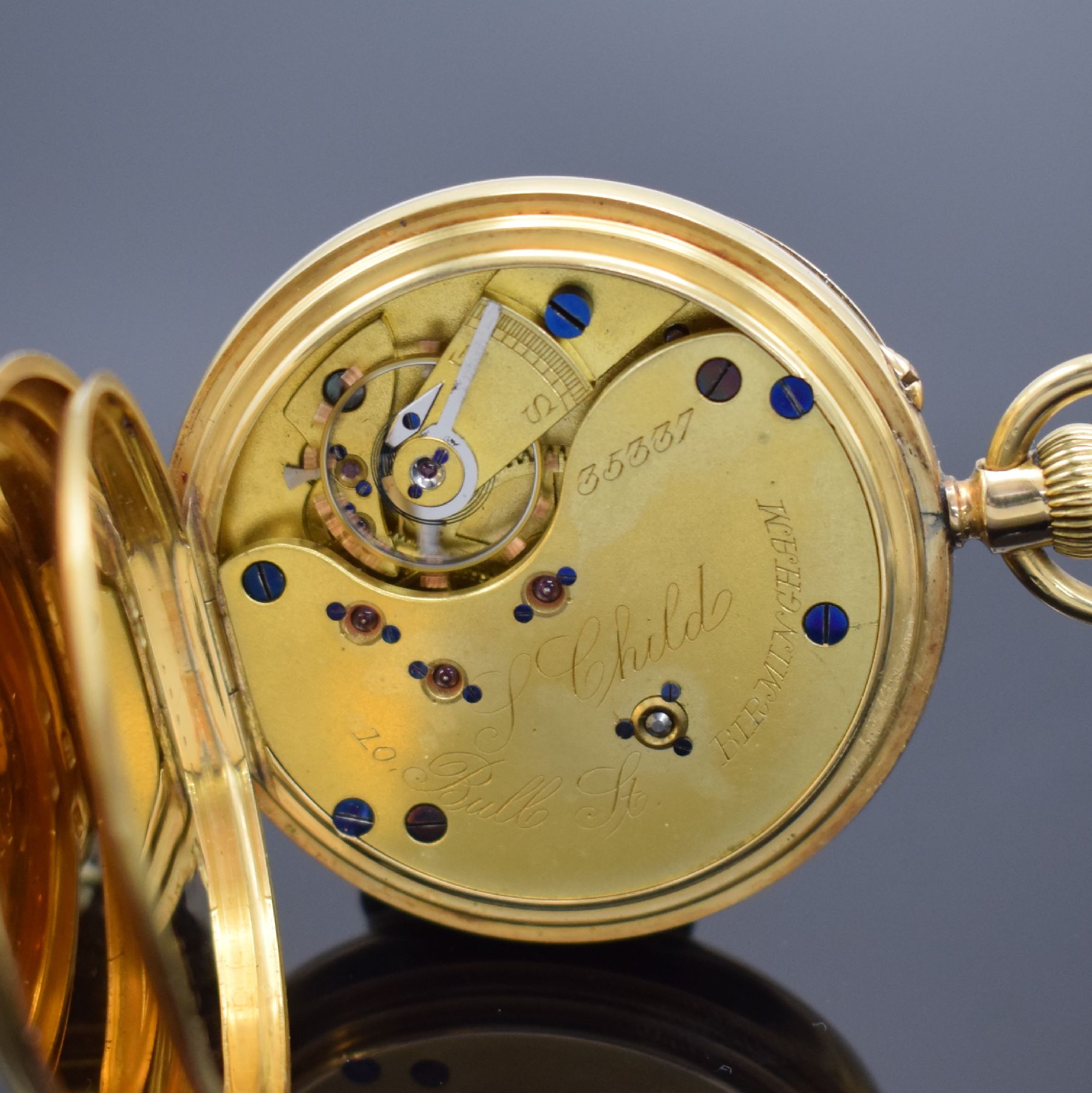 Detail e: S. CHILD schwere offene Taschenuhr in GG 750/000, England lt. Hallmark London 1902, glattes Geh. dell., Widmungsgrav. a. d. Cuvette, 2-tlg. ...