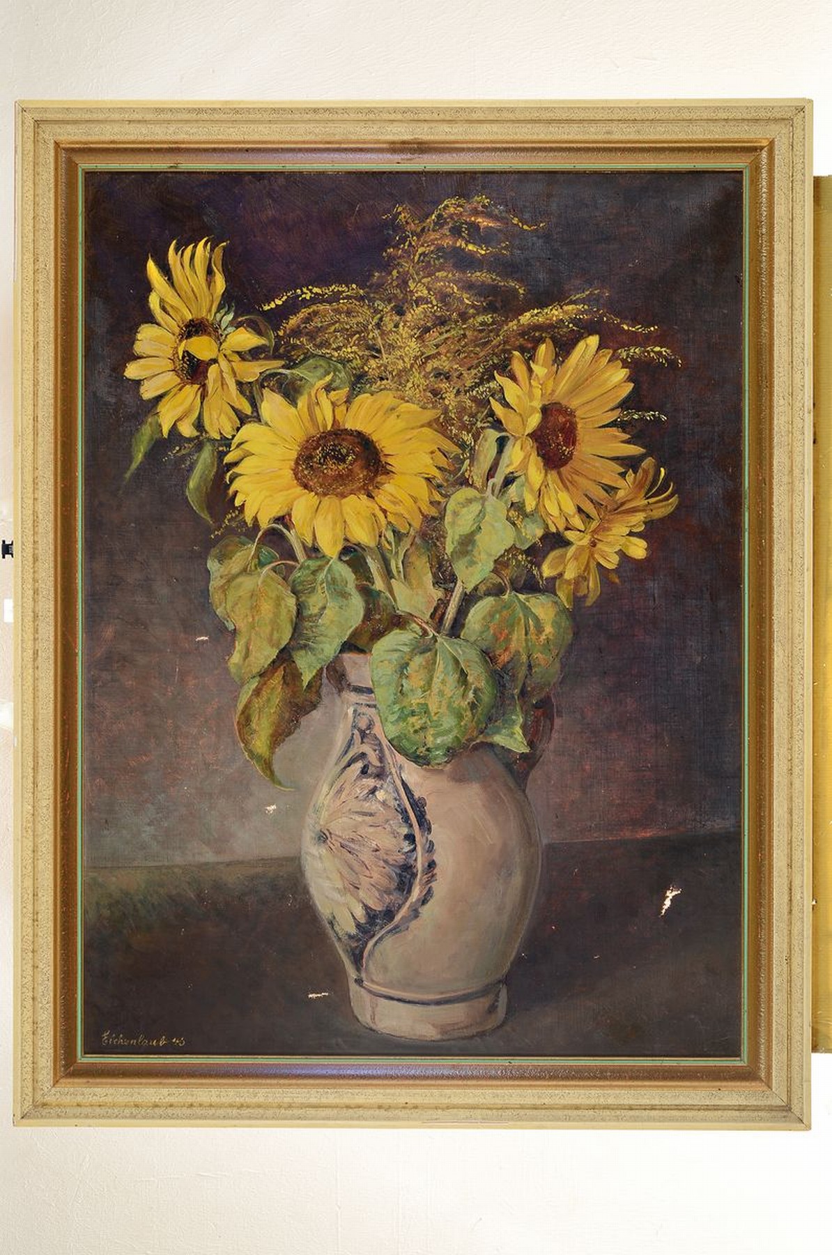 Detail k: Wilhelm Eichenlaub, Künstler des 19./20.Jh., Blumenstillleben mit Sonnenblumen in Steinzeugkrug mit Blaumalerei, links unten signiert u. datiert 46, ...