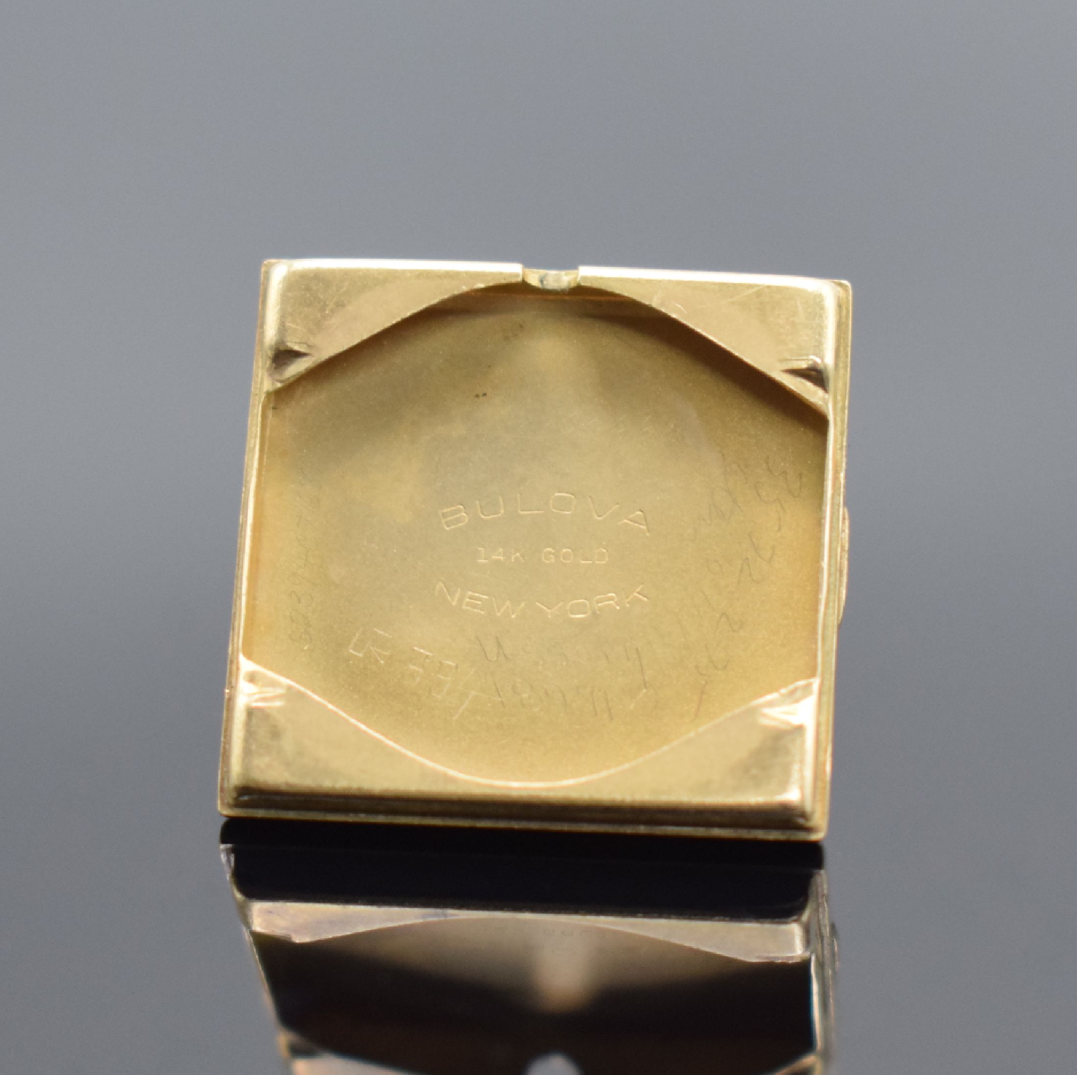 Detail e: BULOVA Armbanduhr in GG 585/000, USA um 1941, Handaufzug, 2-tlg. Geh., Boden aufgedr., bewegl. Bandanst., silb. Zifferbl. m. aufgel. Std.-Ind. & 3 ...