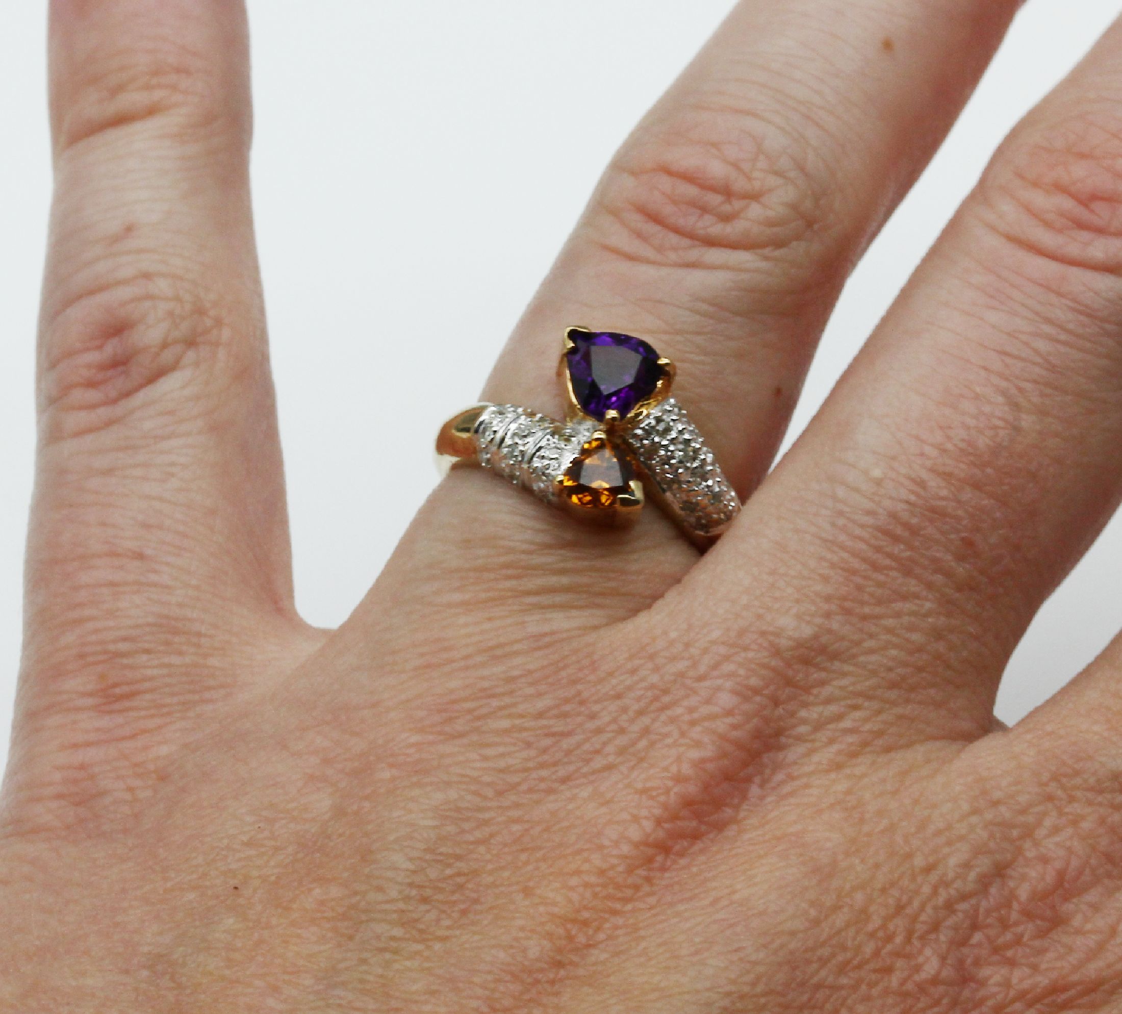 Detail a: Konvolut 3 Farbstein-Ringe, 1 x 10 kt Gold Rubin-Diamant-Ring, GG 417/000, ovalfacett. Rubin ca. 0.20 ct, umgeben von 16 Diamanten zus. ca. 0.08 ct ...