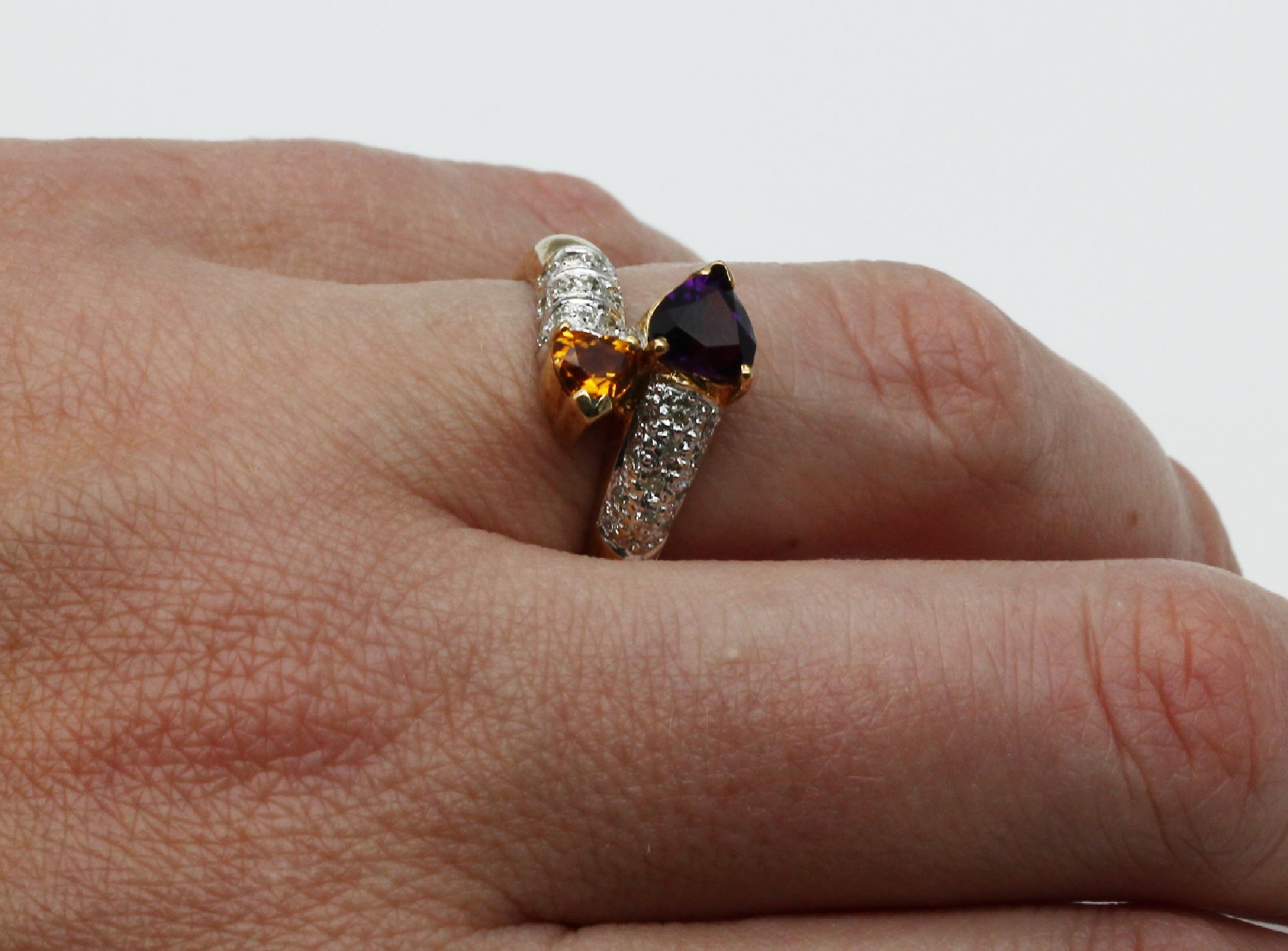 Detail b: Konvolut 3 Farbstein-Ringe, 1 x 10 kt Gold Rubin-Diamant-Ring, GG 417/000, ovalfacett. Rubin ca. 0.20 ct, umgeben von 16 Diamanten zus. ca. 0.08 ct ...