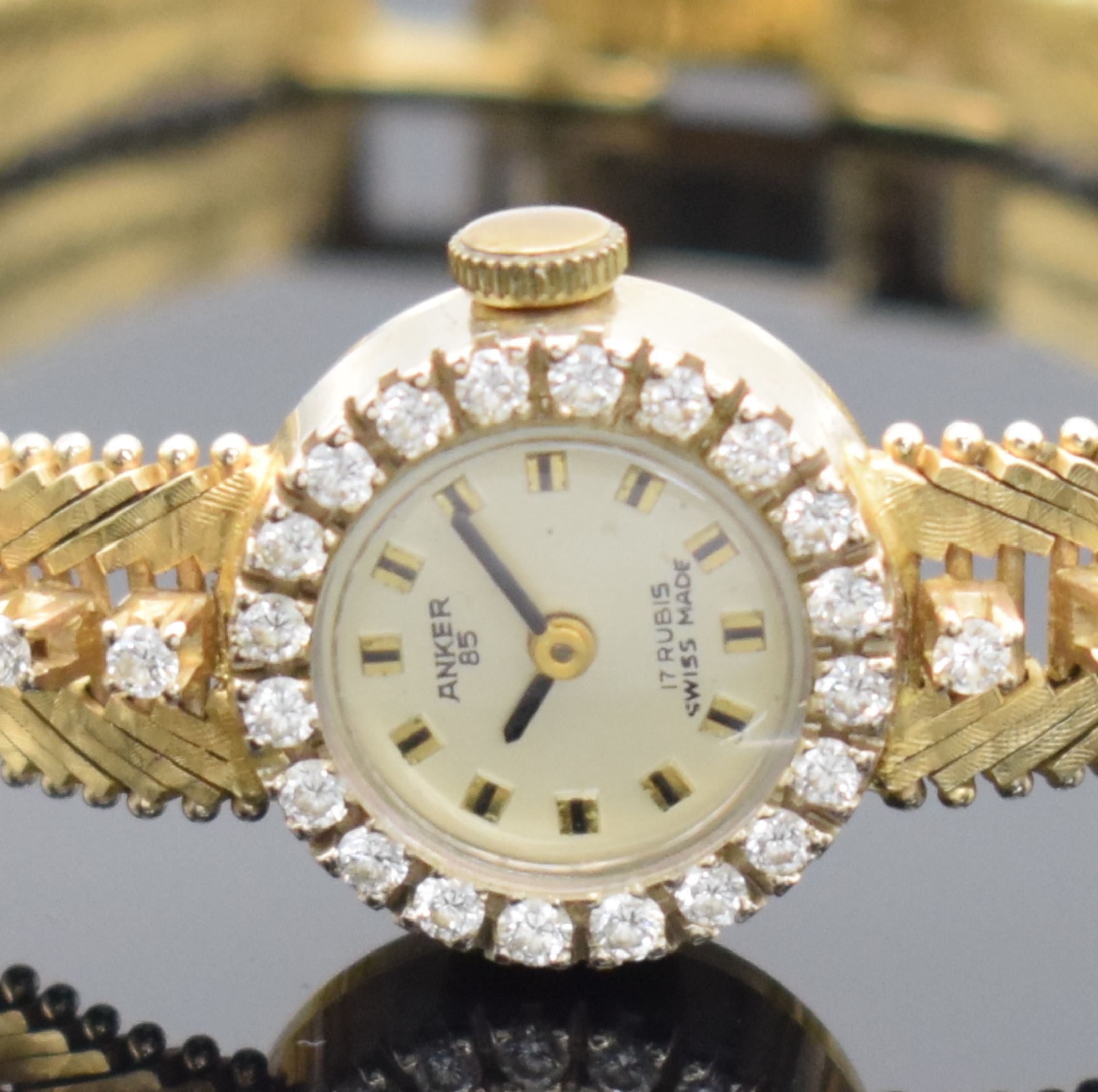 Detail a: ANKER Damenarmbanduhr mit Diamantbesatz in GG 585/000, Schweiz um 1970, Handaufzug, GG 585/000 Armband, Boden aufgedr., silb. Zifferbl. pat., aufgel. ...