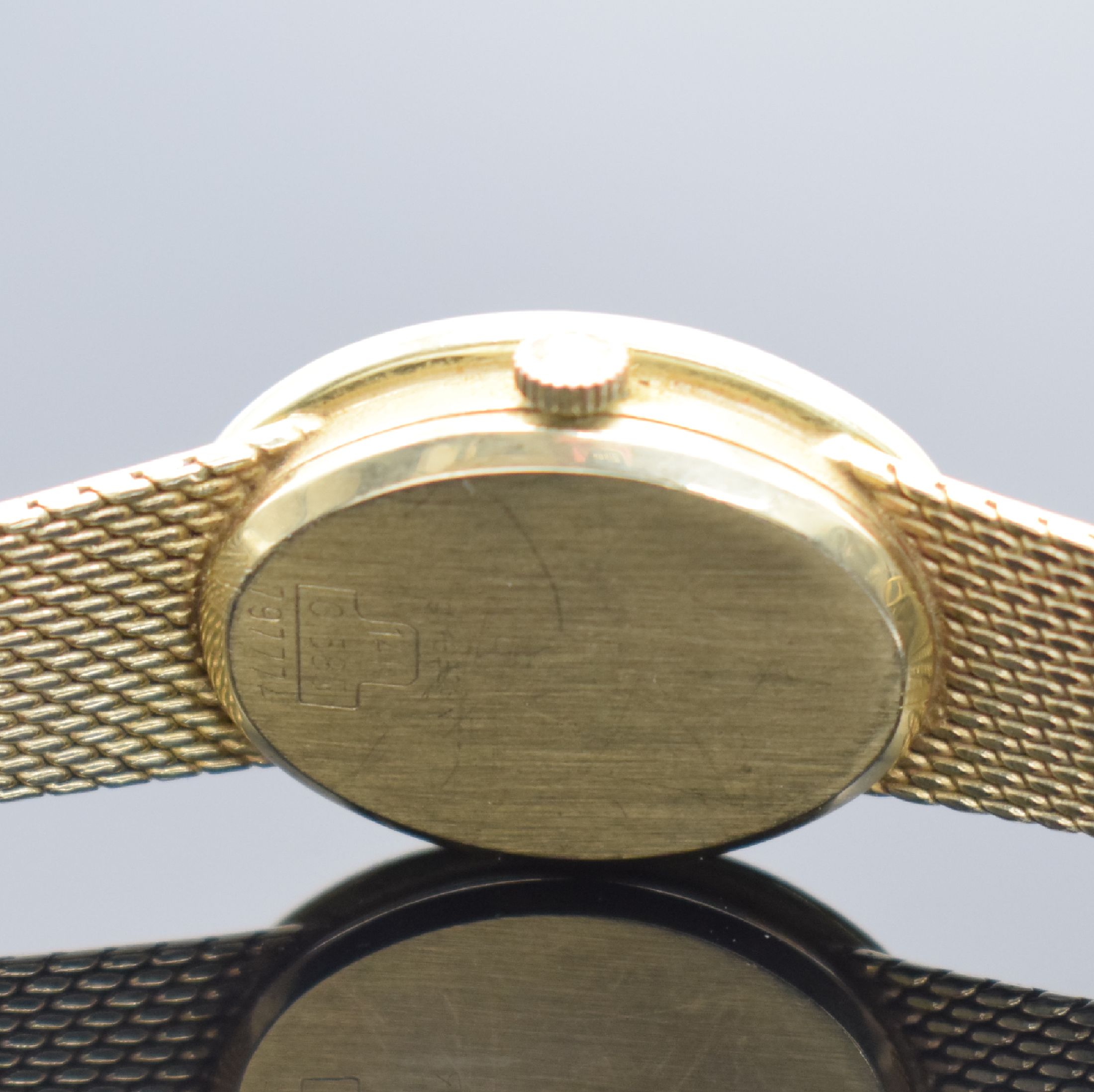 Detail d: PRIOSA Damenarmbanduhr in GG 585/000, Handaufzug, Schweiz um 1970, 2-teil. Geh. an Milanaiseband, Boden aufgedr., gold. Zifferbl. altersbed. fl., ...