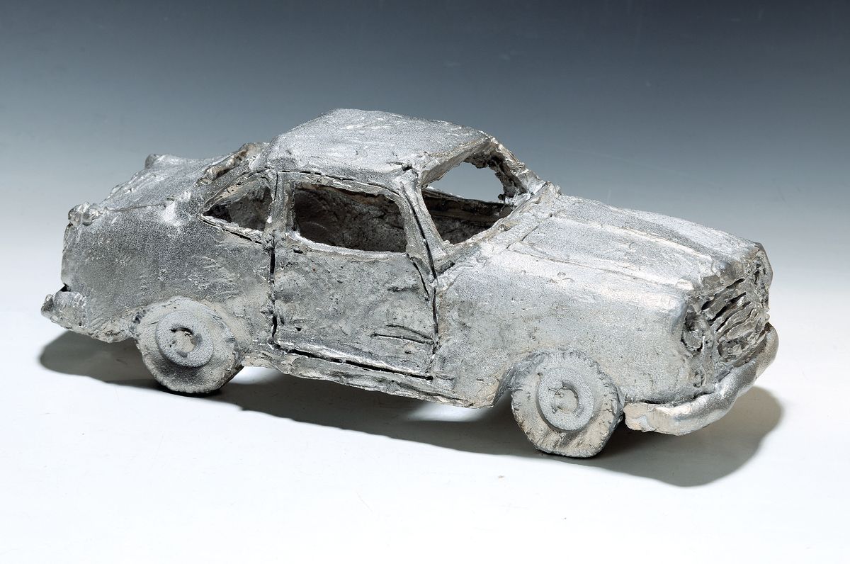 Stephan Balkenhol, geb. 1957, Automobil, Metallskulptur, gestempelt griffelkunst, Nr. 415, ca. 12x34x14cm
