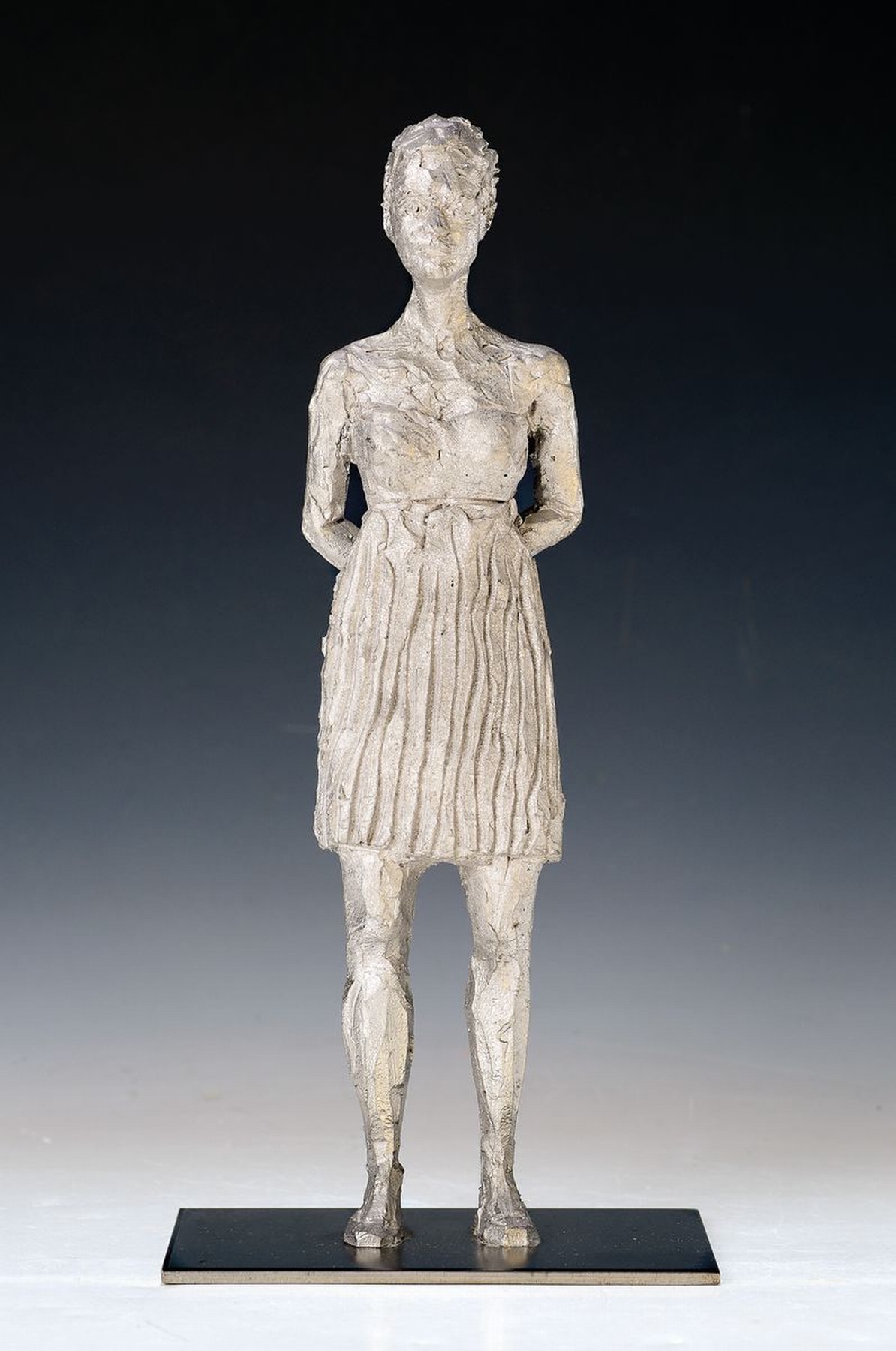 Stephan Balkenhol, geb. 1957, stehende Frau, Metallskulptur, am Boden: griffelkunst 2008, Nr. 782, H. ca. 32cm
