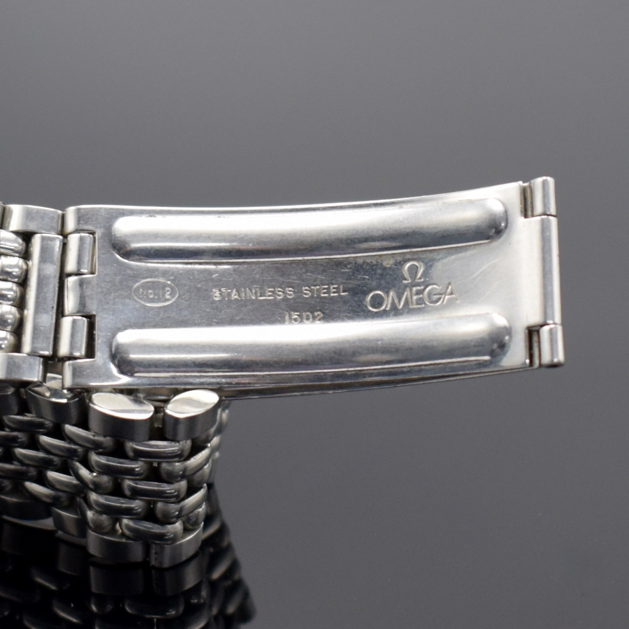 Detail e: OMEGA Ranchero Referenz 2990 seltene unpolierte Herrenarmbanduhr in Stahl, Schweiz um 1960, Handaufzug, 2 tlg. Geh., Boden aufgedr., orig. Krone & ...