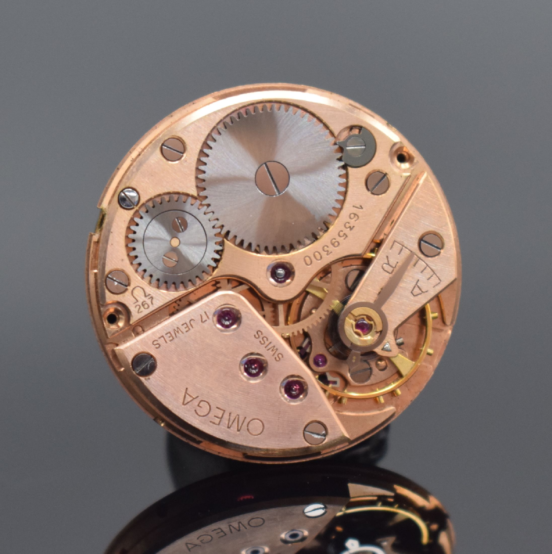 Detail j: OMEGA Ranchero Referenz 2990 seltene unpolierte Herrenarmbanduhr in Stahl, Schweiz um 1960, Handaufzug, 2 tlg. Geh., Boden aufgedr., orig. Krone & ...