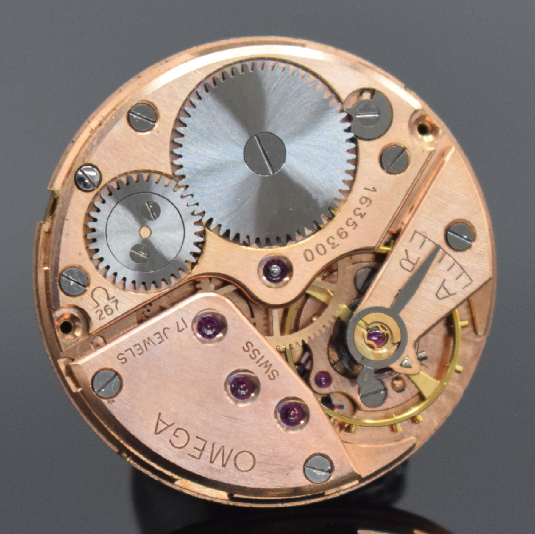 Detail k: OMEGA Ranchero Referenz 2990 seltene unpolierte Herrenarmbanduhr in Stahl, Schweiz um 1960, Handaufzug, 2 tlg. Geh., Boden aufgedr., orig. Krone & ...