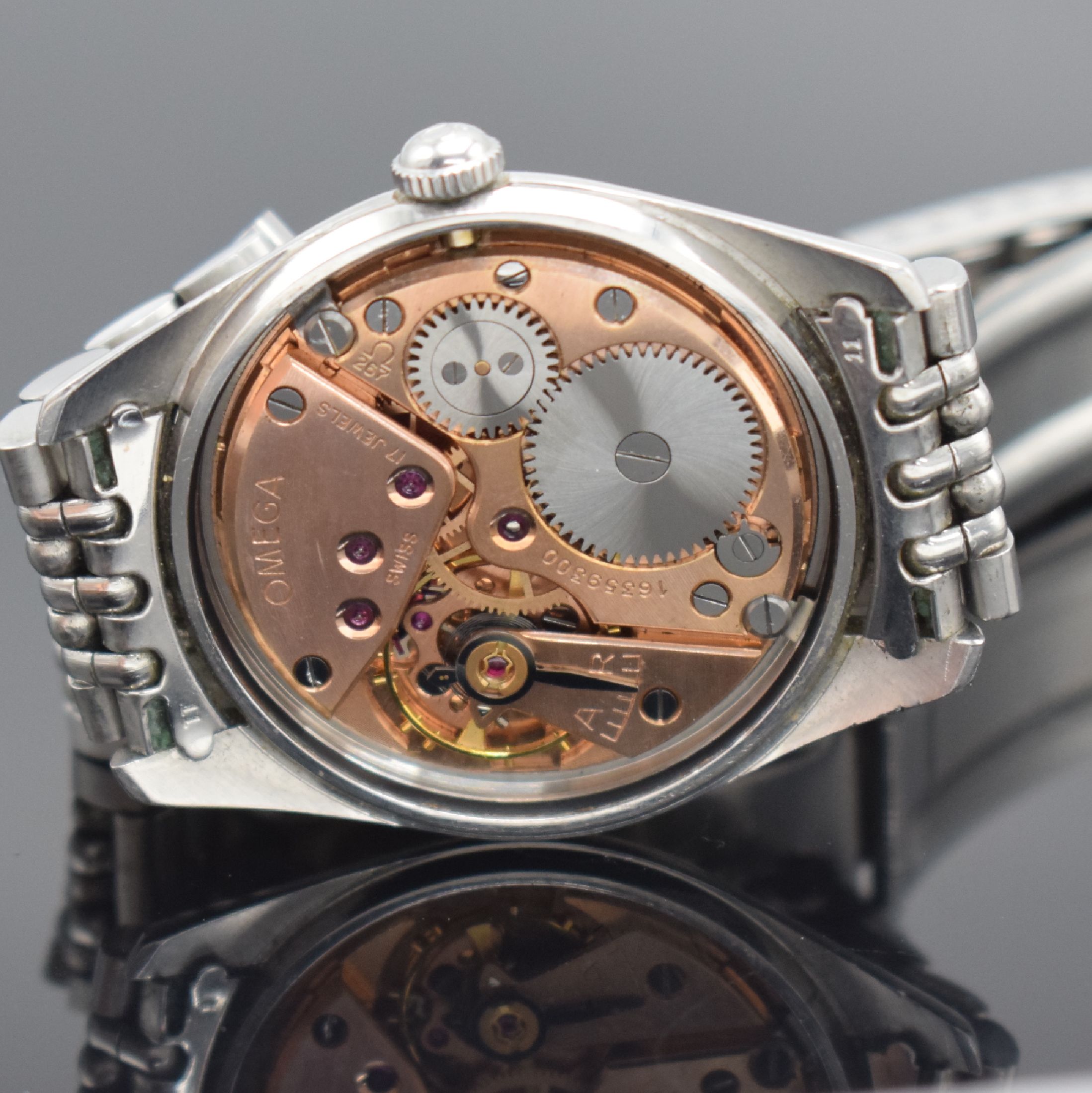 Detail r: OMEGA Ranchero Referenz 2990 seltene unpolierte Herrenarmbanduhr in Stahl, Schweiz um 1960, Handaufzug, 2 tlg. Geh., Boden aufgedr., orig. Krone & ...