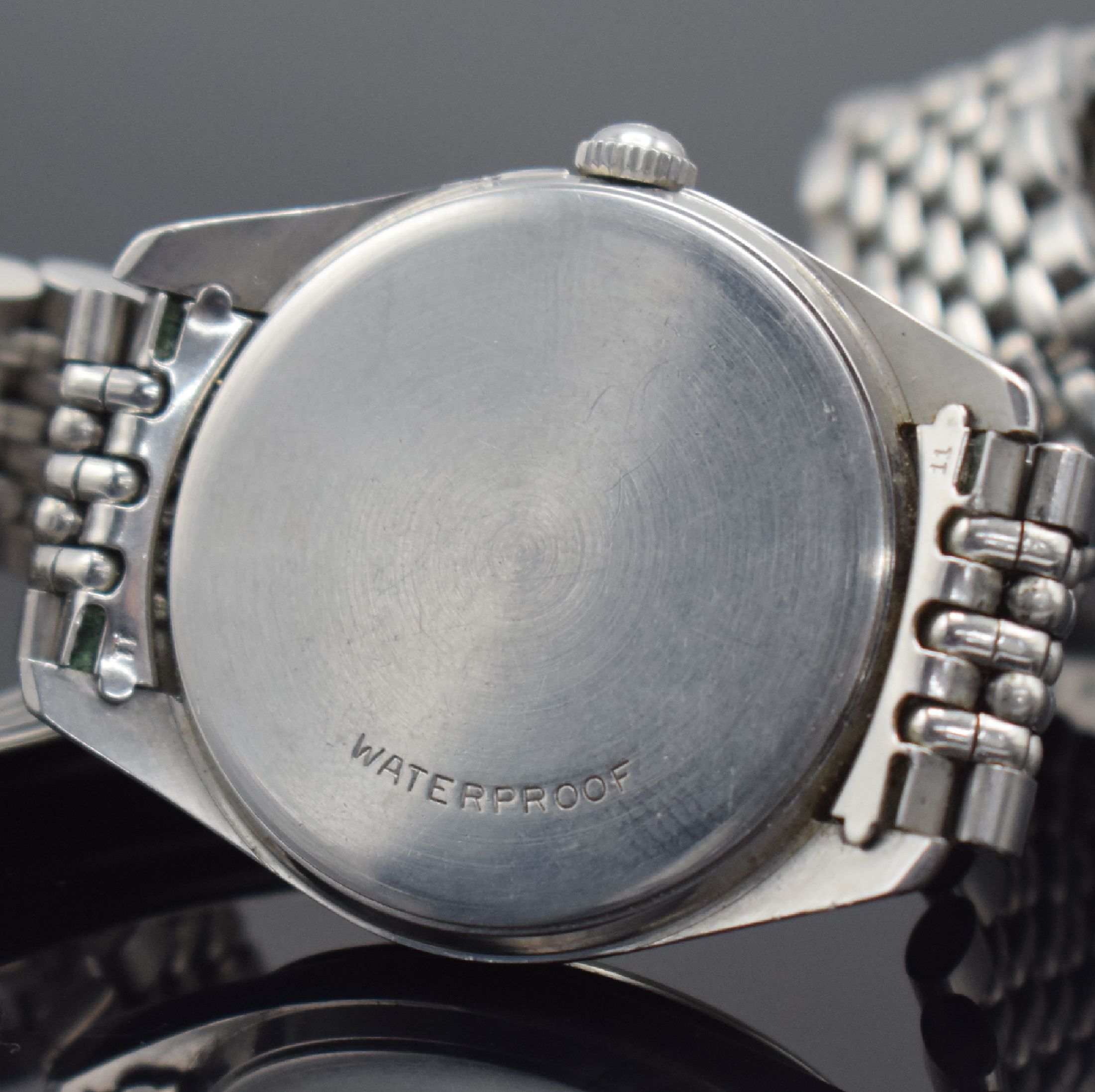 Detail s: OMEGA Ranchero Referenz 2990 seltene unpolierte Herrenarmbanduhr in Stahl, Schweiz um 1960, Handaufzug, 2 tlg. Geh., Boden aufgedr., orig. Krone & ...