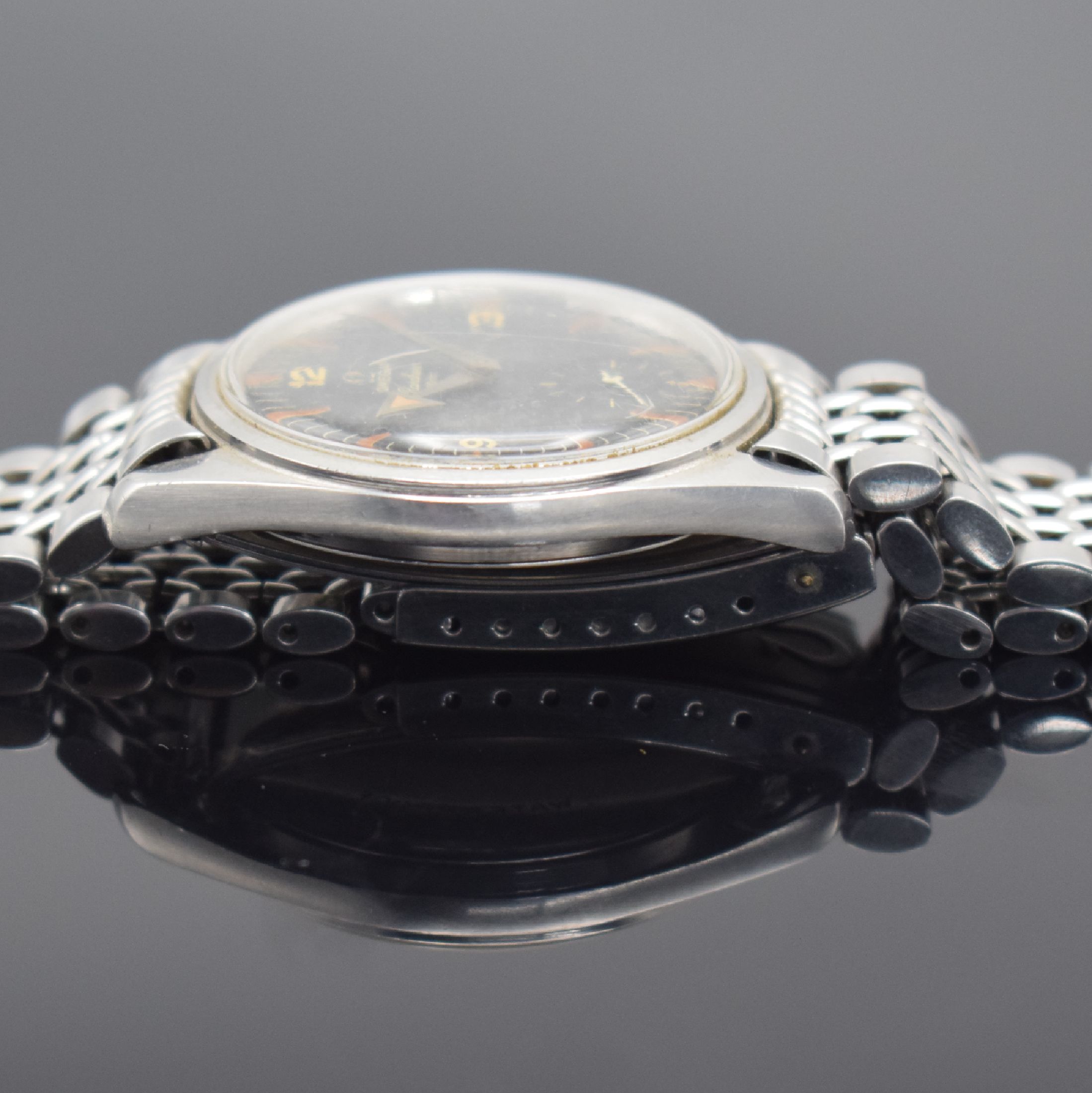 Detail u: OMEGA Ranchero Referenz 2990 seltene unpolierte Herrenarmbanduhr in Stahl, Schweiz um 1960, Handaufzug, 2 tlg. Geh., Boden aufgedr., orig. Krone & ...
