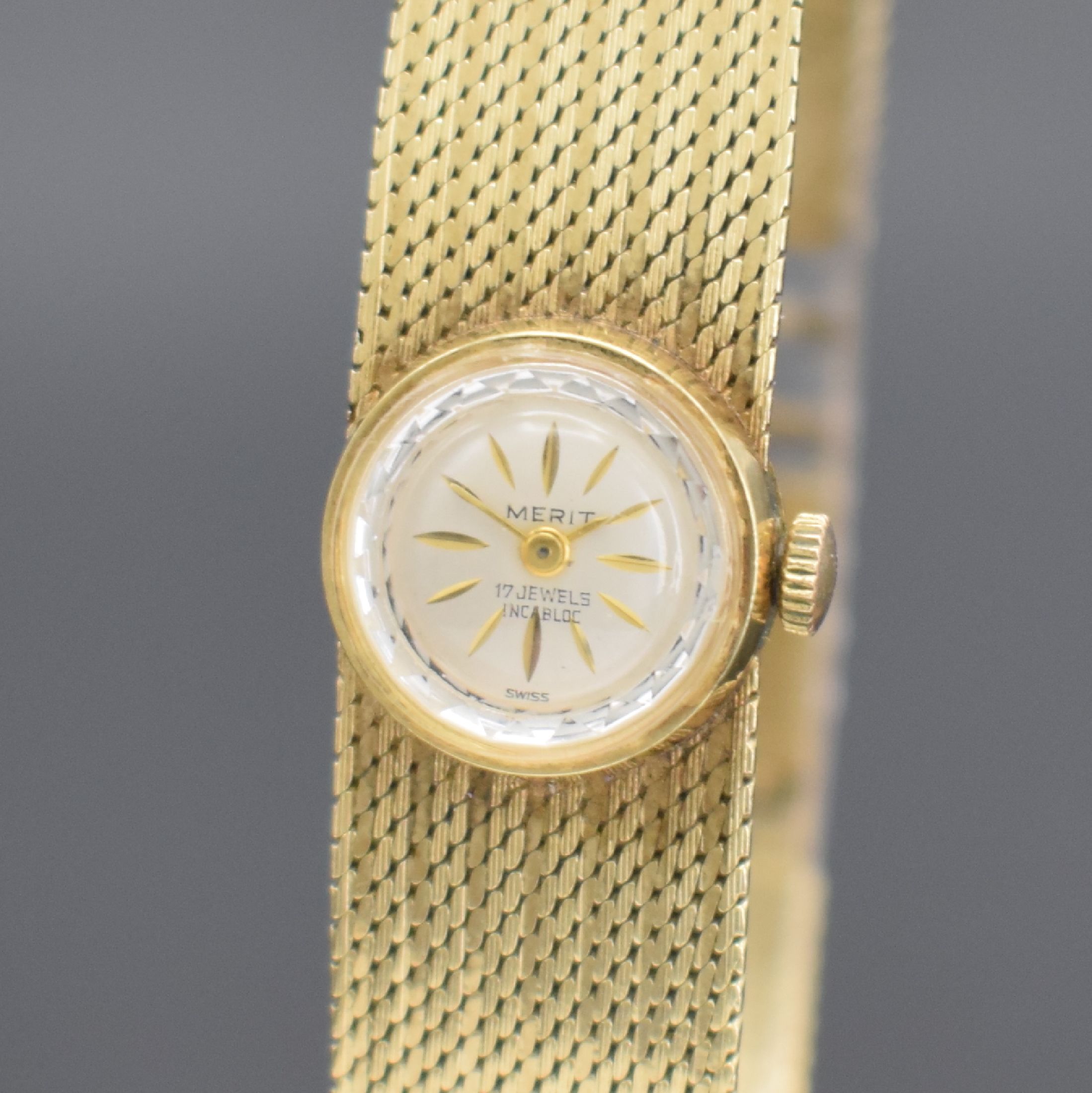 Detail a: MERIT Damenarmbanduhr in GG 585/000, Schweiz 1960er Jahre, Handaufzug, Boden aufgedr., an Goldband GG 585/000 Armband, silb. Zifferbl. m. gold. ...