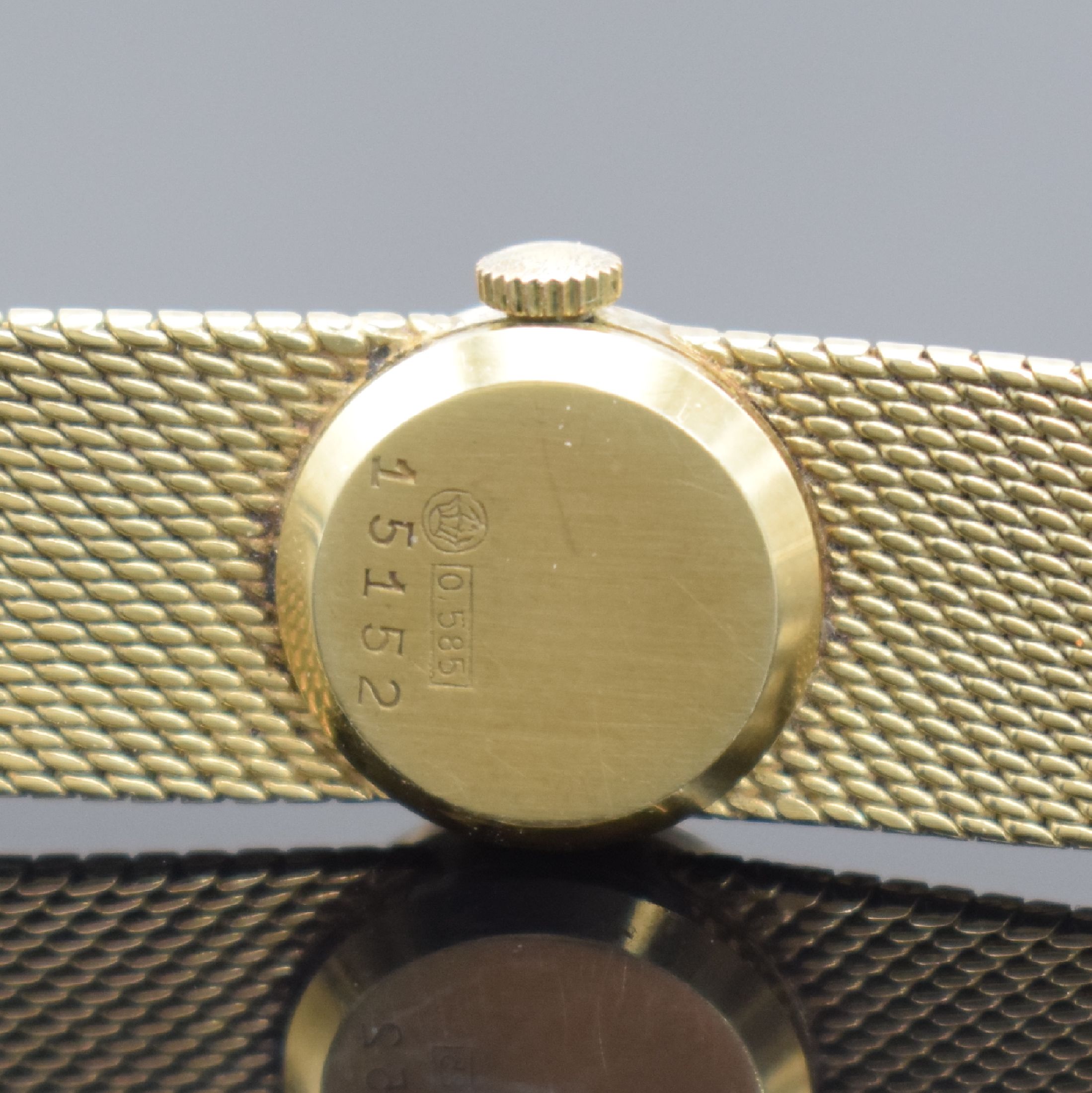 Detail d: MERIT Damenarmbanduhr in GG 585/000, Schweiz 1960er Jahre, Handaufzug, Boden aufgedr., an Goldband GG 585/000 Armband, silb. Zifferbl. m. gold. ...