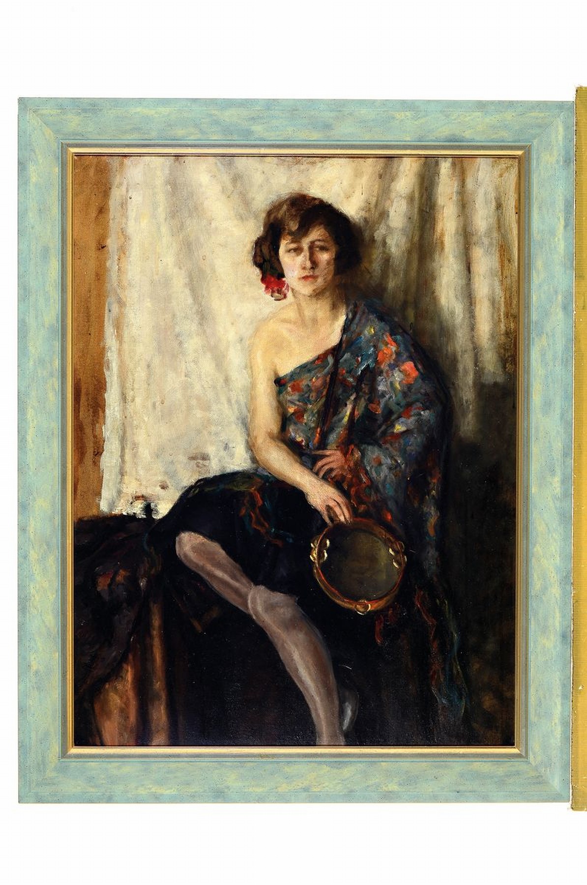 Detail k: Unbekannter Maler, deutsch, frühes 20. Jh., Porträt einer sitzenden Frau mit Tambourin, Öl/Malkarton, unsigniert, ca. 64x48cm, R. ca. 75x59cm