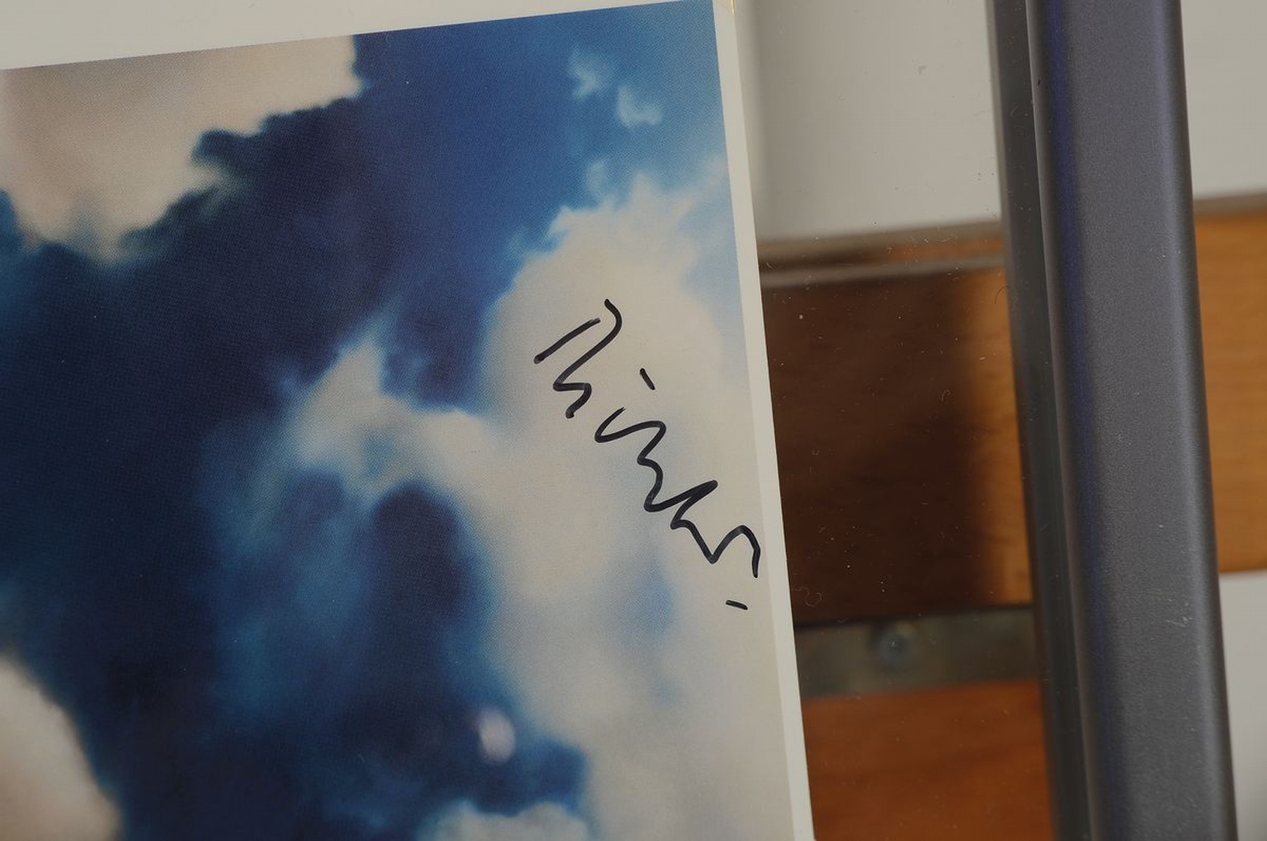 Detail a: Gerhard Richter, geb. 1932, "Wolken", Kunstpostkarte,handsign., unter Plexiglas gerahmt, 15x10,5 cm, gesamt 23x19 cm