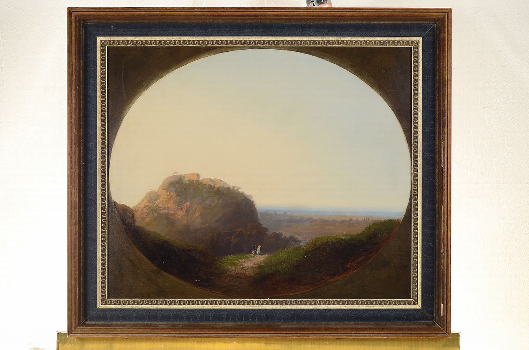 Detail k: Unbekannter Künstler, Frankreich, um 1850, Landschaft in Südfrankreich, im Vordergrund ein Paar mit Kind, Öl/Malkarton, ovaler Bildausschnitt ca. ...