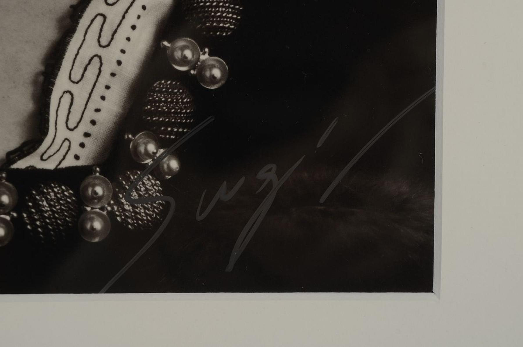 Detail b: Hiroshi Sugimoto, geb. 1948, ist ein japanischer Fotograf, der in New York lebt und arbeitet, Hier: Konvolut aus 2 Werken "Henry VIII+Anne ...