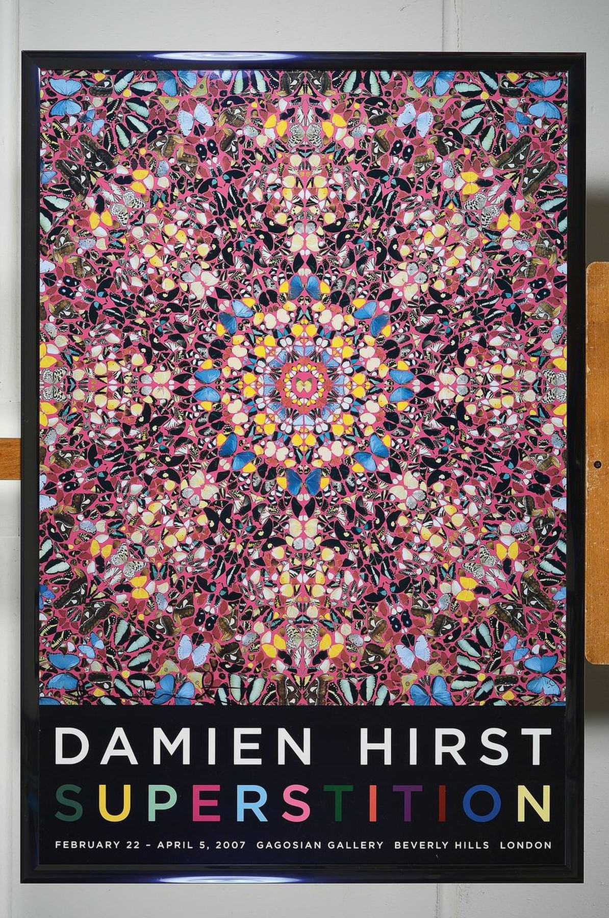 Detail k: Damien Hirst, geb. 1965, ist ein britischer Bildhauer, Maler und Konzeptkünstler und Kurator einzelner Ausstellungen, hier: Offsetlithografie auf ...