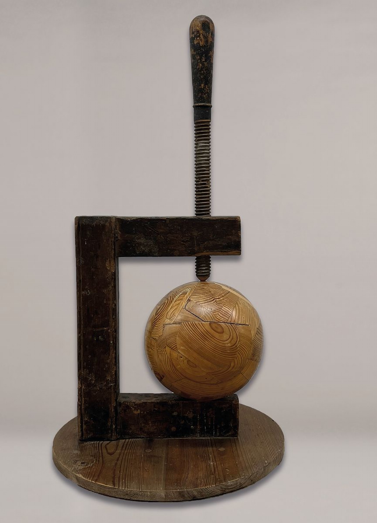 Baldur Greiner, geb. 1946, besuchte nach Bildhauerlehre und Meisterprüfung zunächst die Werkkunstschule Darmstadt und studierte dann an der ...