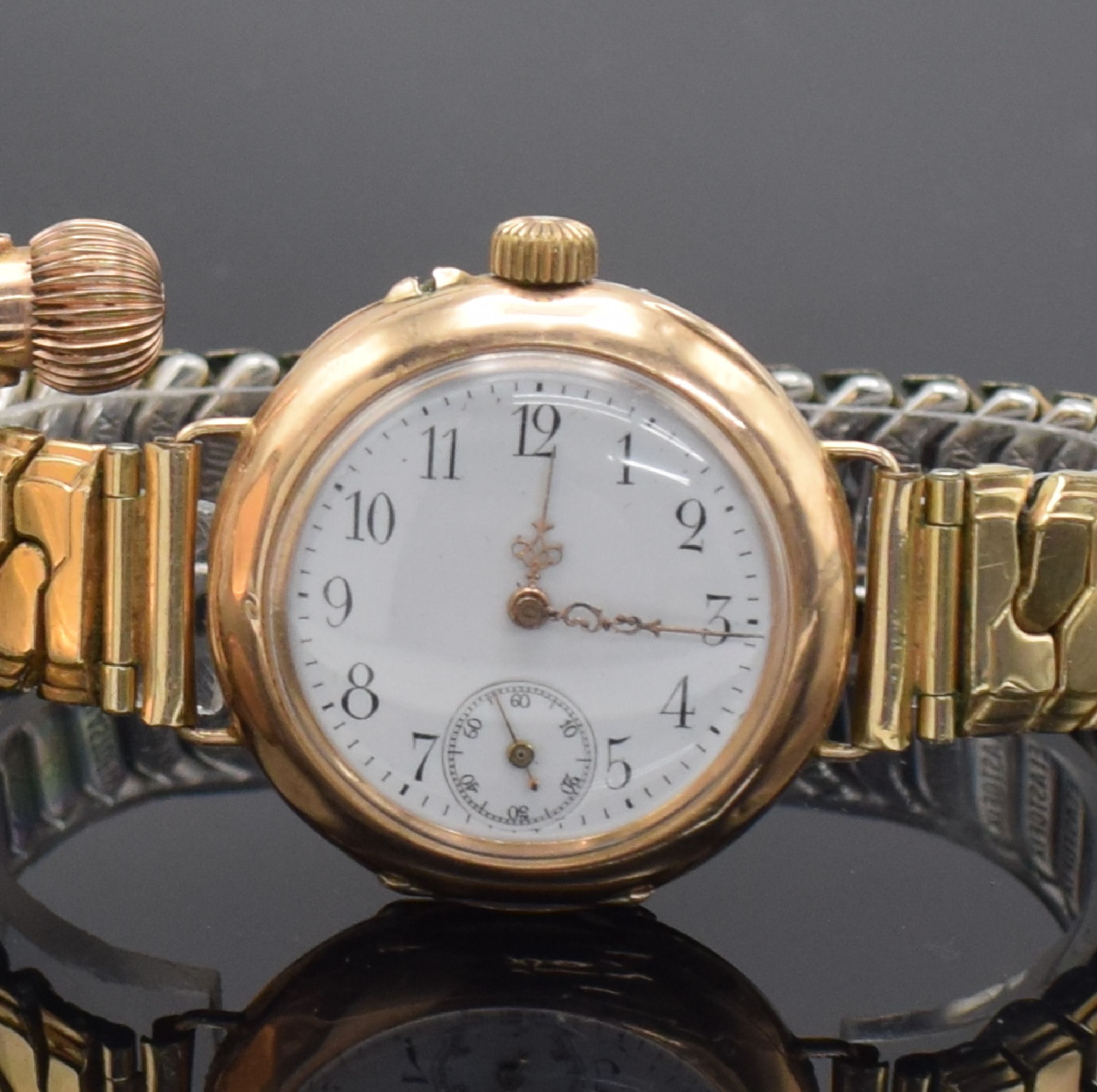 Detail b: Savonette Taschenuhr & umgebaute Taschenuhr in RG 585/000, Schweiz um 1890-1900, beide m. Monogramm (1x guill.) & Metallcuvette, Emailzifferbl. m. ...