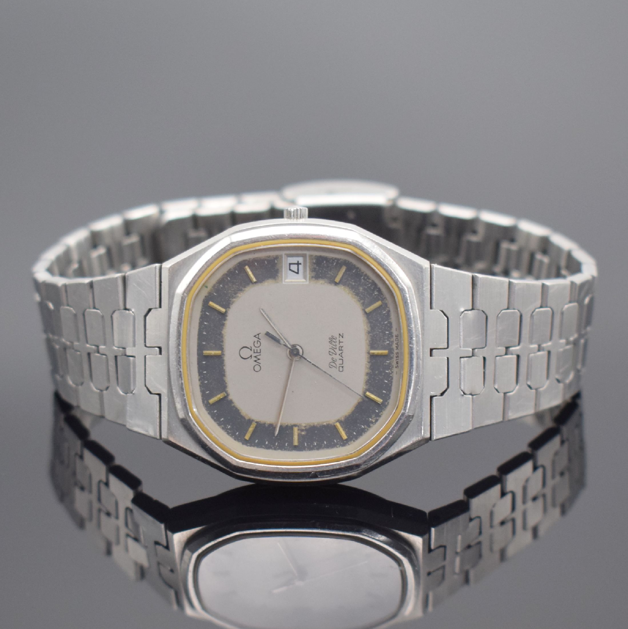 Detail b: OMEGA De Ville Armbanduhr in Stahl, Schweiz um 1979, quarz, Ref. 196.0145, orig. Stahlband, Boden aufgedr., seitl. Korrekturdr. außen b. 2, ...