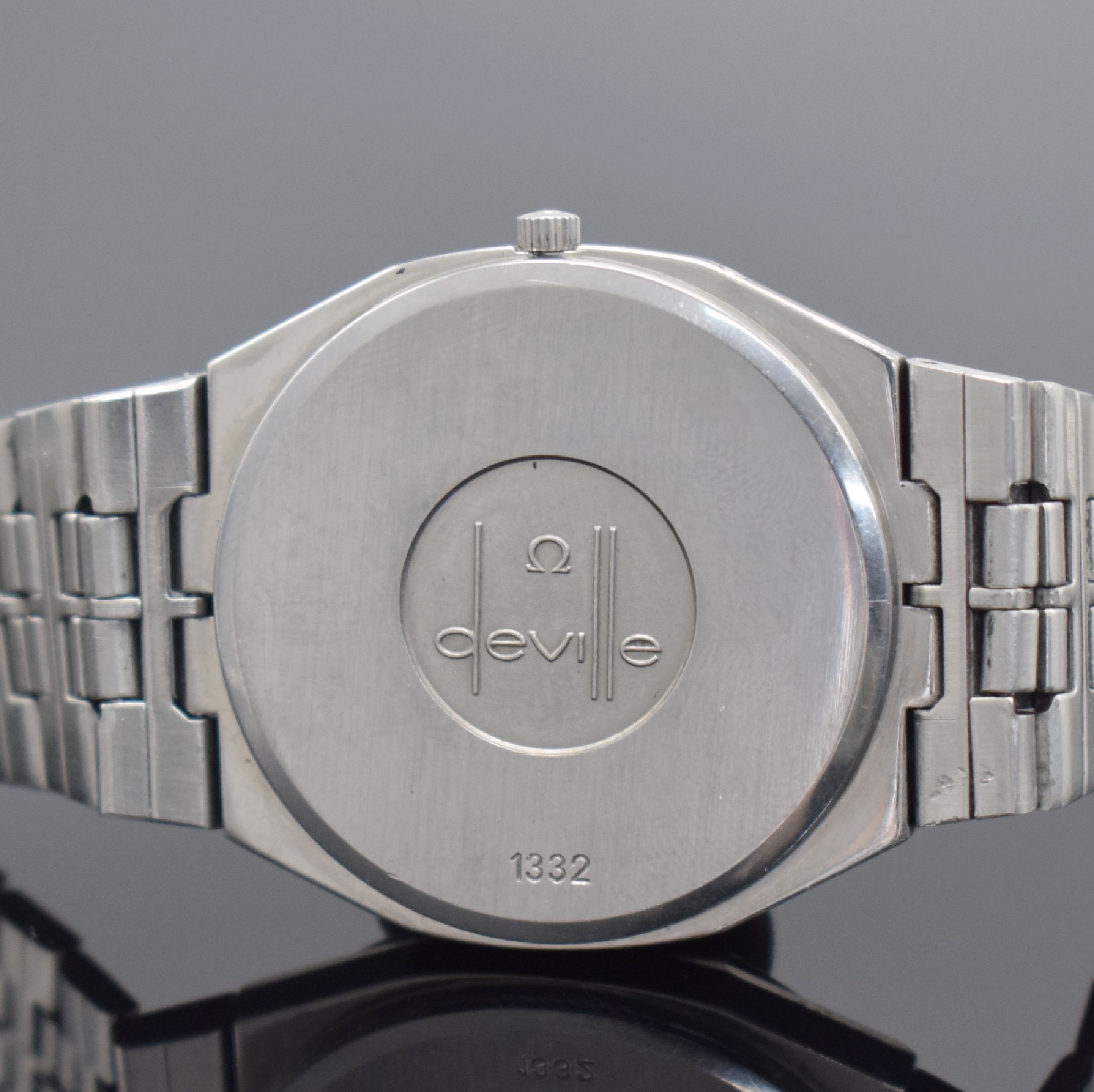 Detail f: OMEGA De Ville Armbanduhr in Stahl, Schweiz um 1979, quarz, Ref. 196.0145, orig. Stahlband, Boden aufgedr., seitl. Korrekturdr. außen b. 2, ...