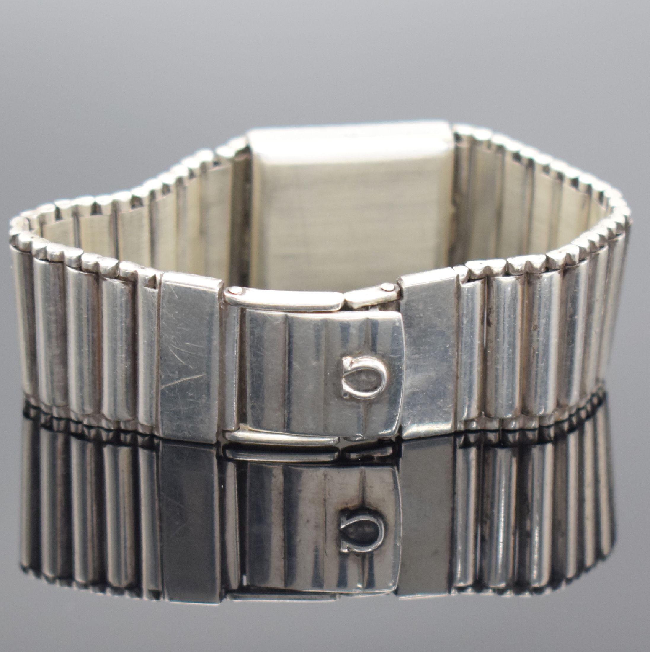 Detail d: OMEGA De Ville Armbanduhr in 925er Silber, Schweiz um 1975, Handaufzug, Geh. an orig. Silberband, Boden aufgedr., blaues 2-farbiges Zifferbl. riss., ...