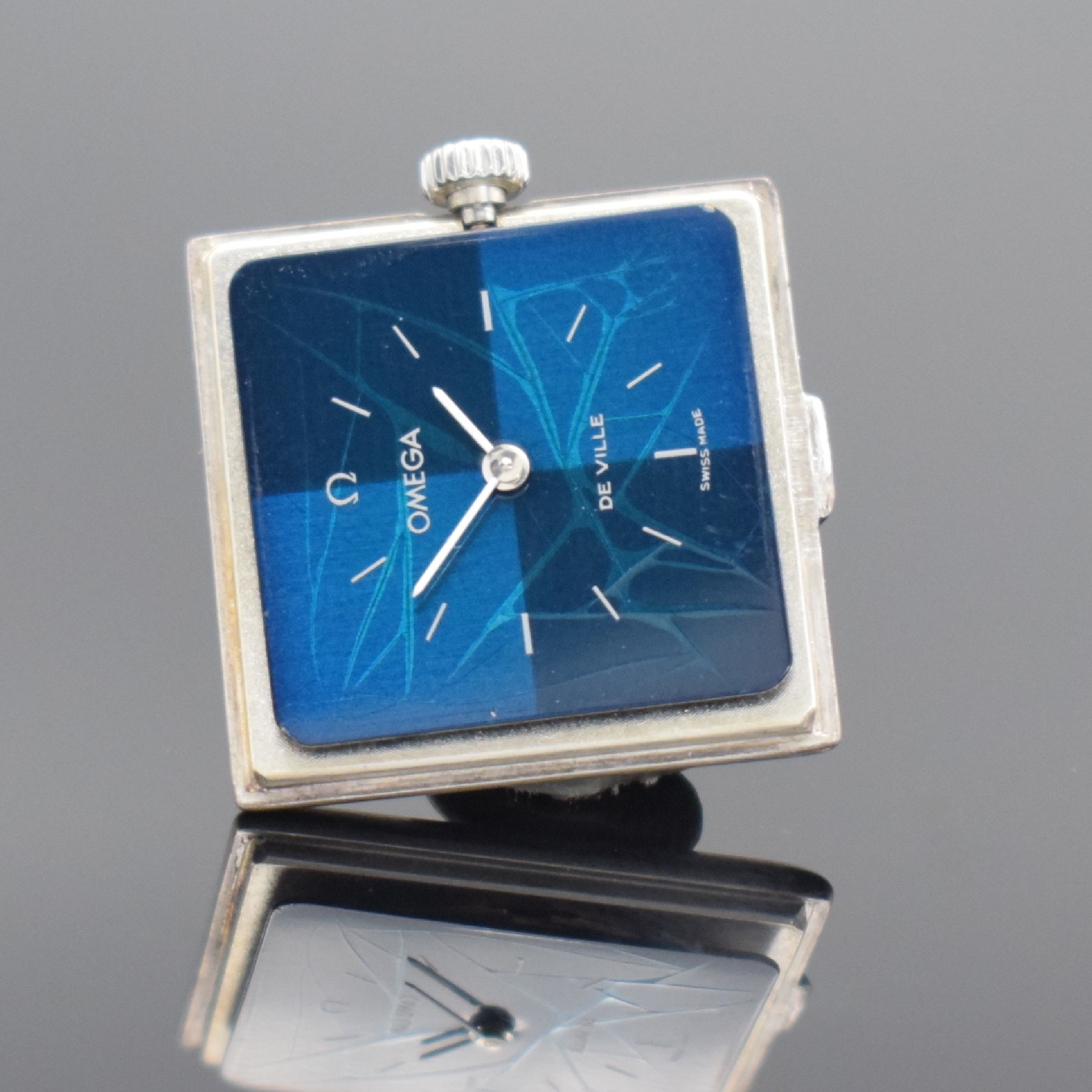 Detail g: OMEGA De Ville Armbanduhr in 925er Silber, Schweiz um 1975, Handaufzug, Geh. an orig. Silberband, Boden aufgedr., blaues 2-farbiges Zifferbl. riss., ...