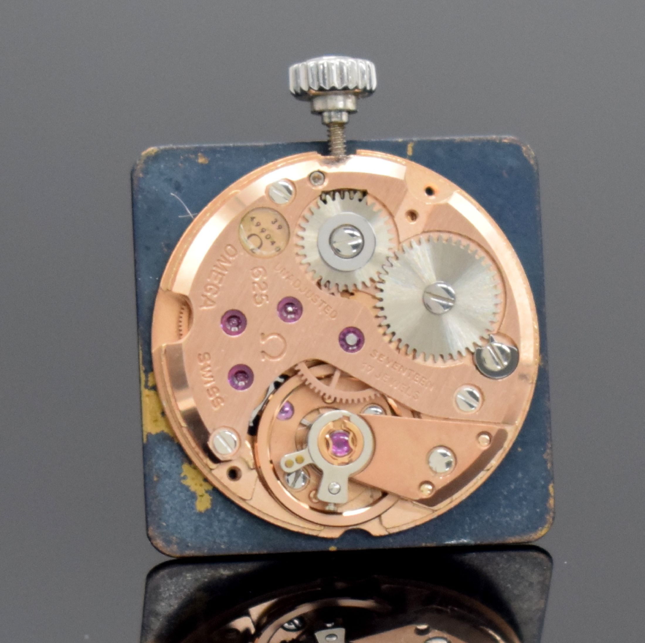 Detail h: OMEGA De Ville Armbanduhr in 925er Silber, Schweiz um 1975, Handaufzug, Geh. an orig. Silberband, Boden aufgedr., blaues 2-farbiges Zifferbl. riss., ...