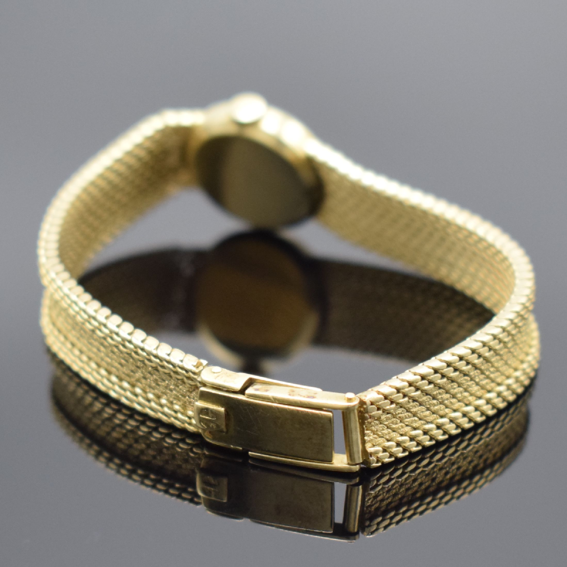 Detail b: TISSOT Damenarmbanduhr in GG 585/000, Schweiz um 1960, Handaufzug, Boden aufgedr., Geh. an GG 585/000 Armband, silb. Zifferbl. m. gold. Std.-Ind., ...