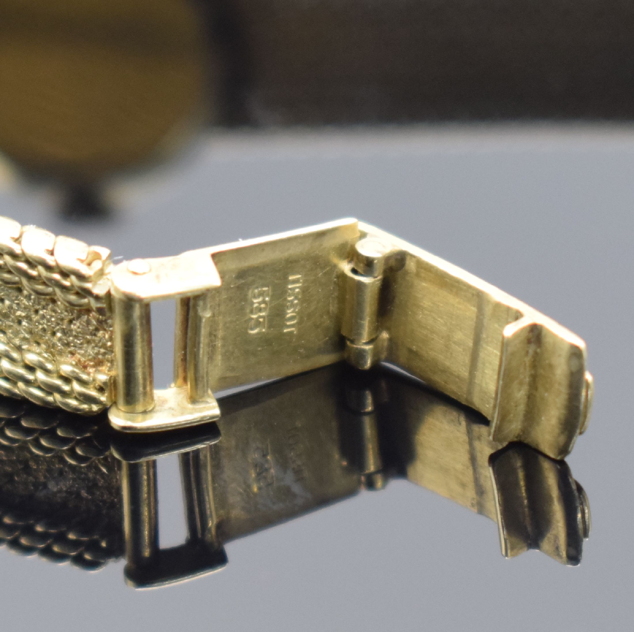 Detail c: TISSOT Damenarmbanduhr in GG 585/000, Schweiz um 1960, Handaufzug, Boden aufgedr., Geh. an GG 585/000 Armband, silb. Zifferbl. m. gold. Std.-Ind., ...