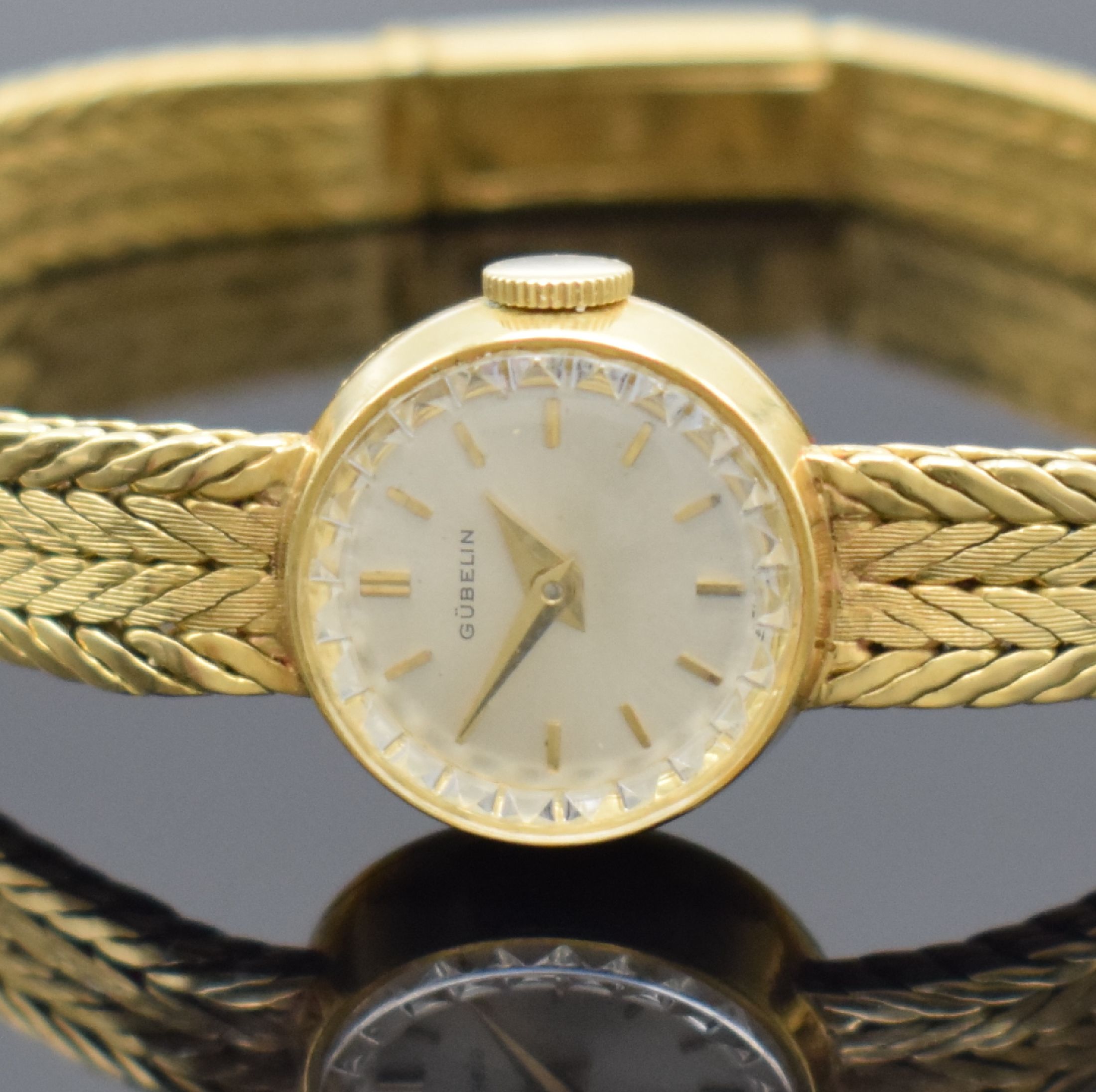 Detail a: GÜBELIN Damenarmbanduhr in GG 750/000, Schweiz 1960er Jahre, Handaufzug, Boden aufgedr., GG 750/000 Armband, silb. Zifferbl. m. gold. Std.-Ind. & ...