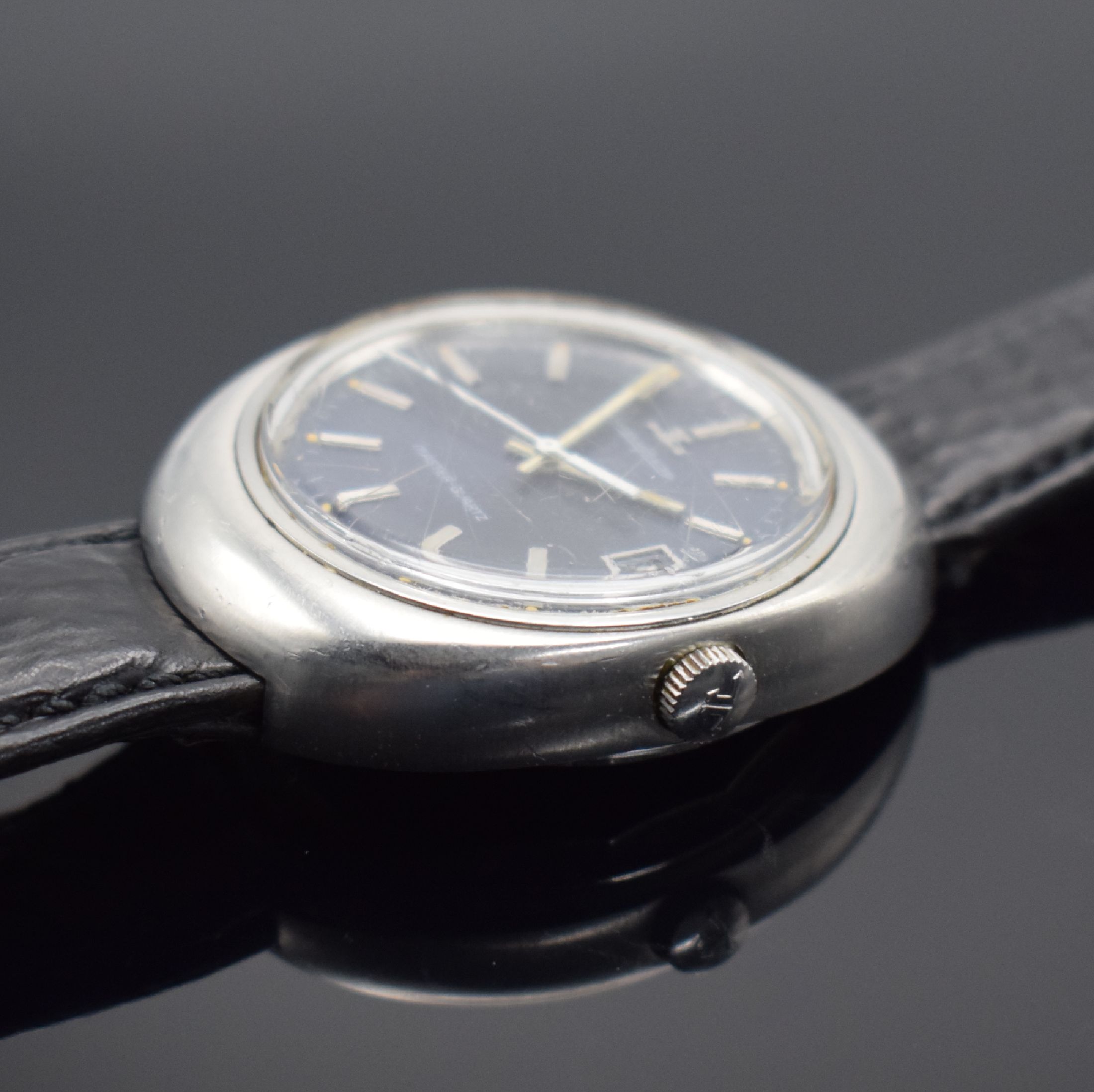 Detail b: Jaeger-LeCoultre Master Quartz Herrenarmbanduhr in Stahl, Schweiz 1970er Jahre, quarz, Ref. 23301-42, Boden verschr., blaues Zifferbl. m. silb. ...
