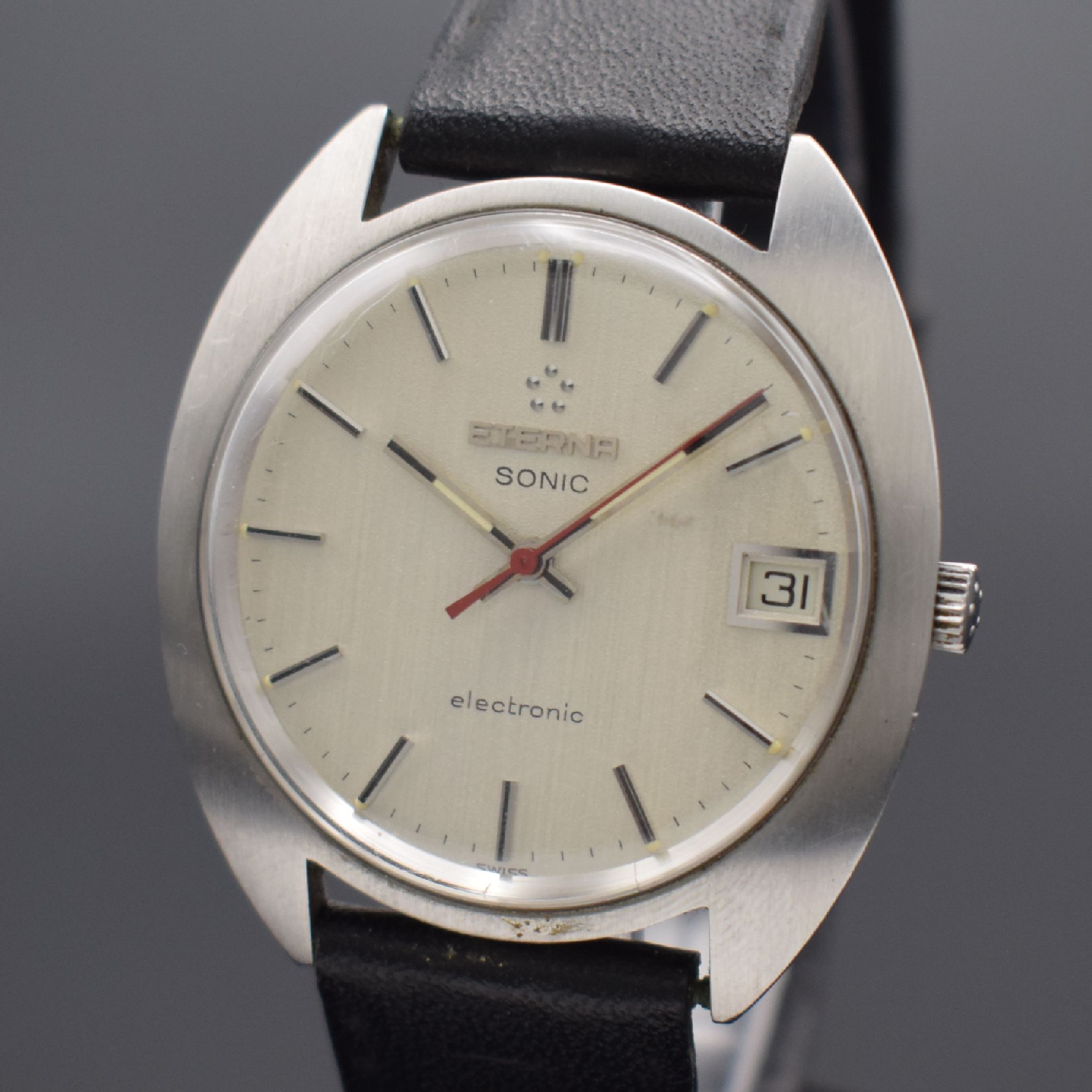 Detail a: ETERNA Sonic Herrenarmbanduhr in Stahl Referenz 149T, Schweiz um 1970, satin. Geh., Boden aufgedr., silb. Zifferbl. m. aufgel. Std.-Ind., silb. ...