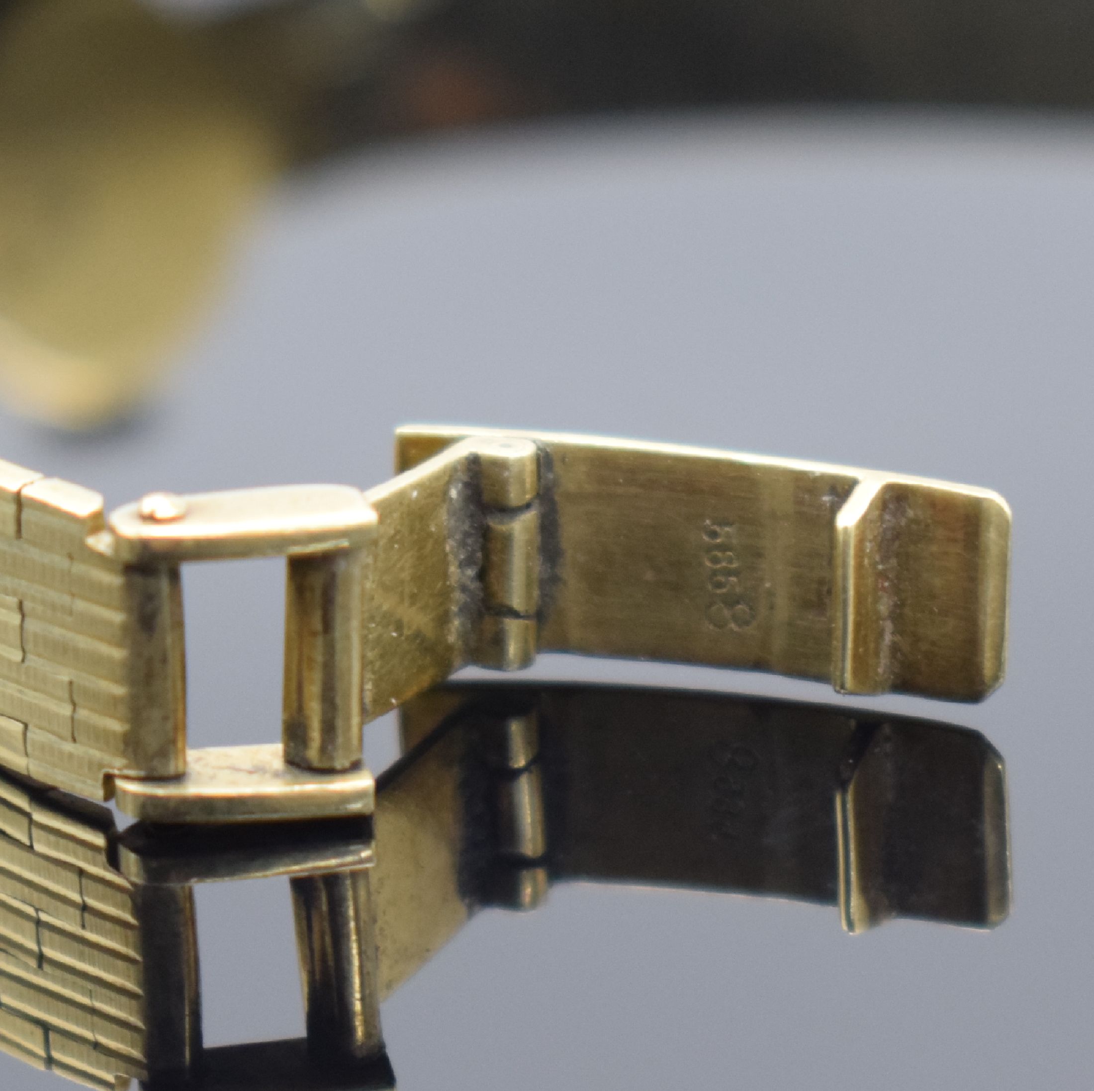Detail b: PARA Klasse Damenarmbanduhr in GG 585/000, Schweiz 1960er Jahre, Handaufzug, Boden aufgedr., an GG 585/000 Armband, silb. Zifferbl. stark pat./fl., ...