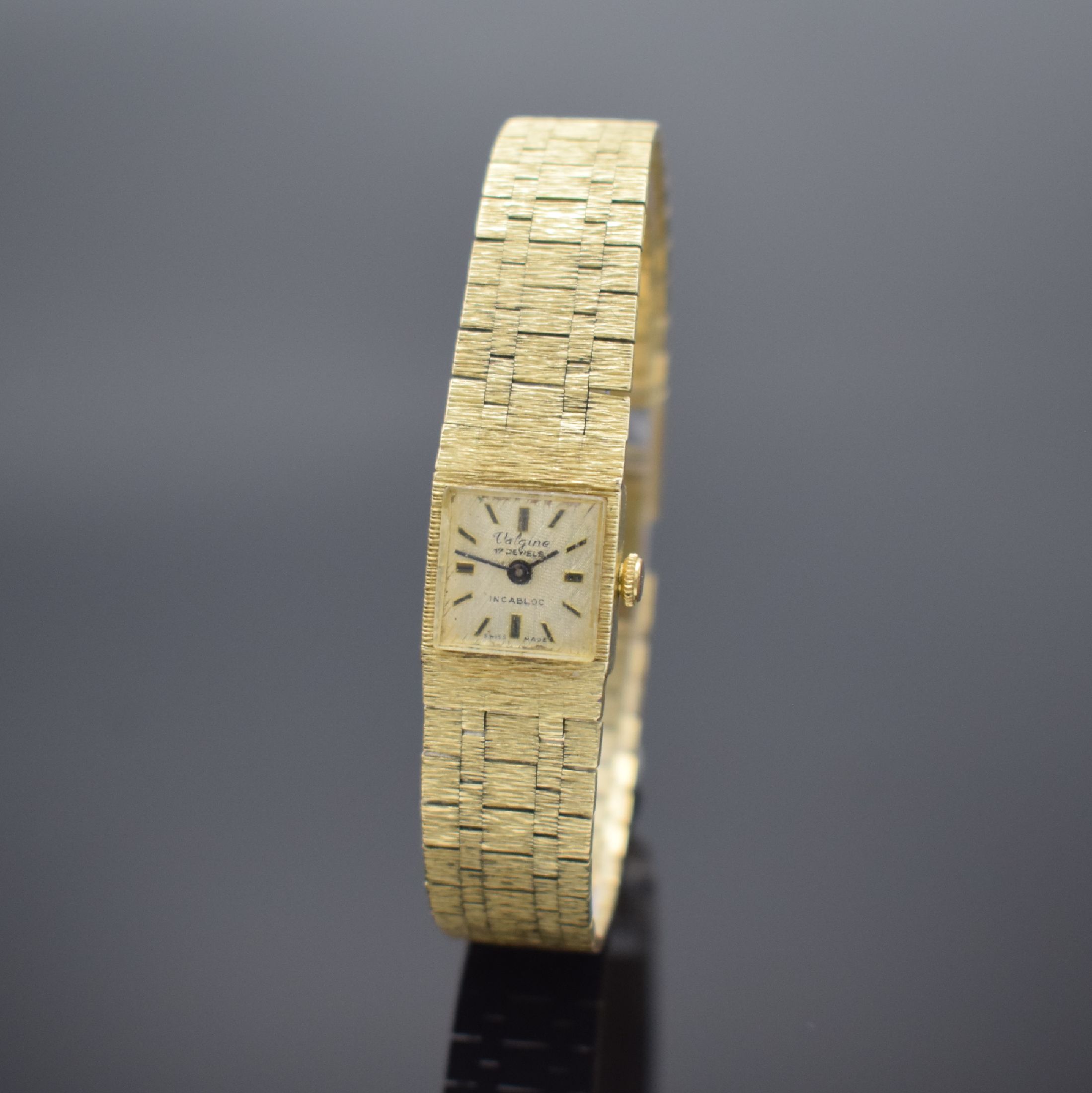VALGINE Damenarmbanduhr in GG 585/000, Schweiz 1960er Jahre, Handaufzug, Geh. an Goldband in GG 585/000, Boden aufgedr., silb. Strukturzifferbl. m. ...