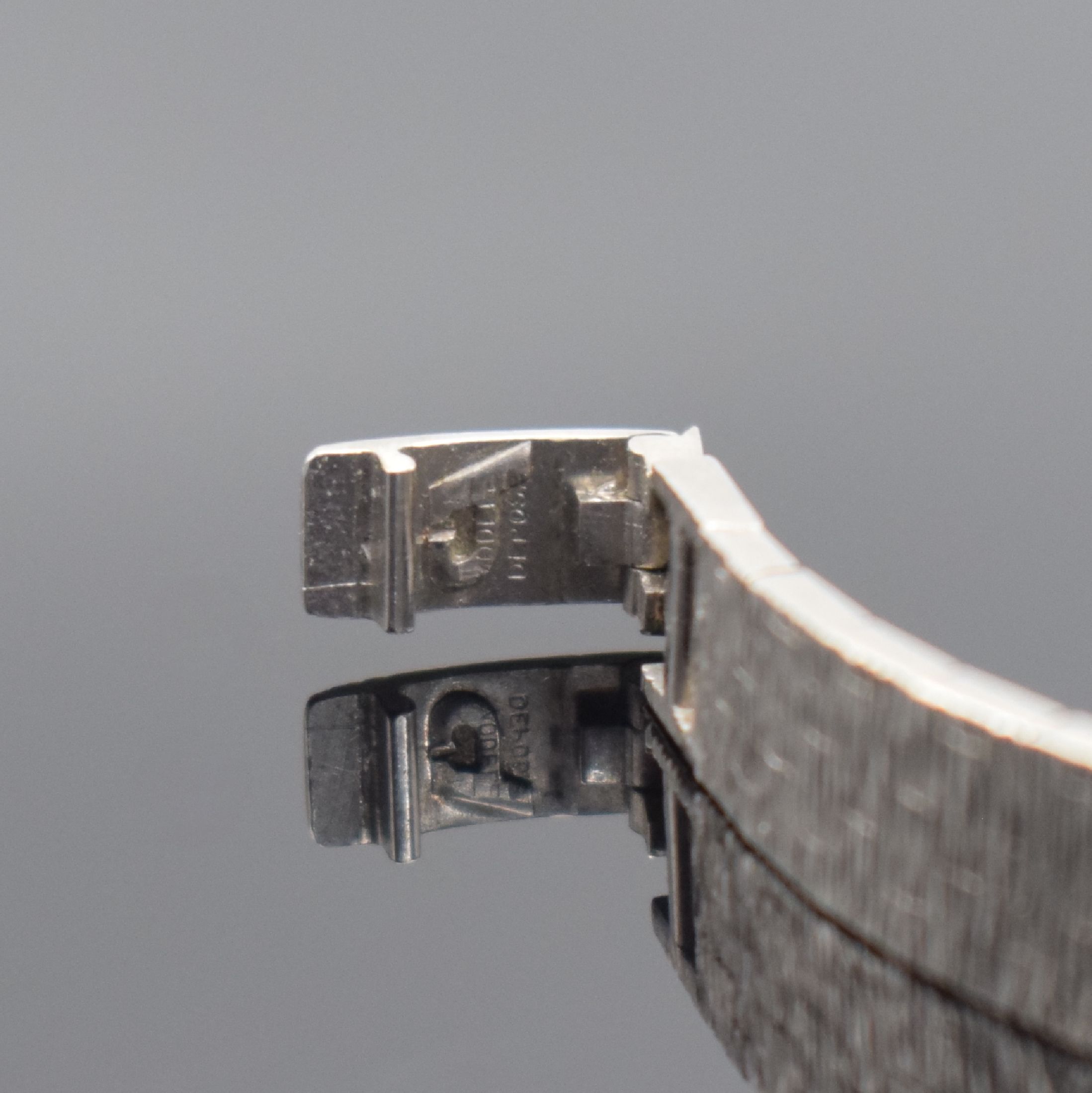 Detail c: PIAGET Damenarmbanduhr in WG 750/000 mit Diamantbesatz, Schweiz um 1960, Handaufzug, Ref. 1308 A6, inkl. Goldband in WG 750/000, Lünette aufw. m. ...