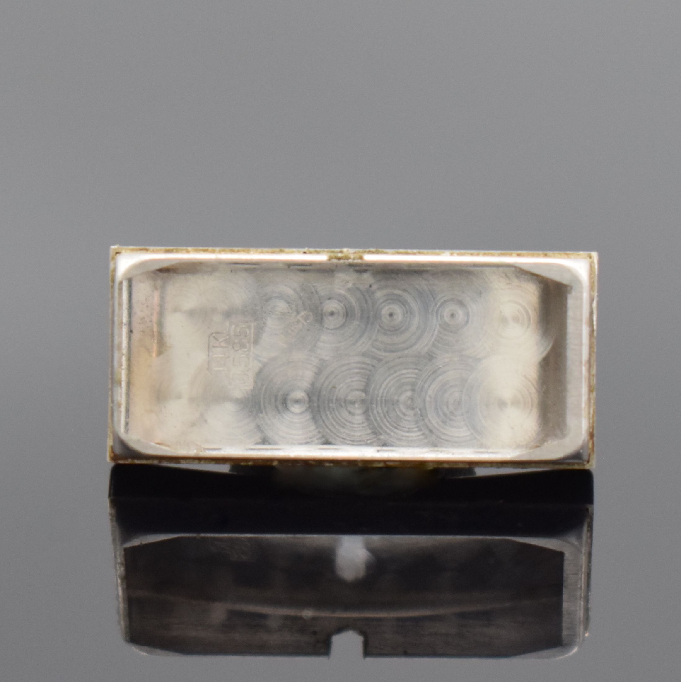 Detail e: Damenarmbanduhr in WG 585/000, Schweiz 1960er Jahre, Handaufzug, Geh. an Goldband in WG 585/000, Boden aufgedr., silb. Zifferbl. m. aufgel. Std.-Ind. ...