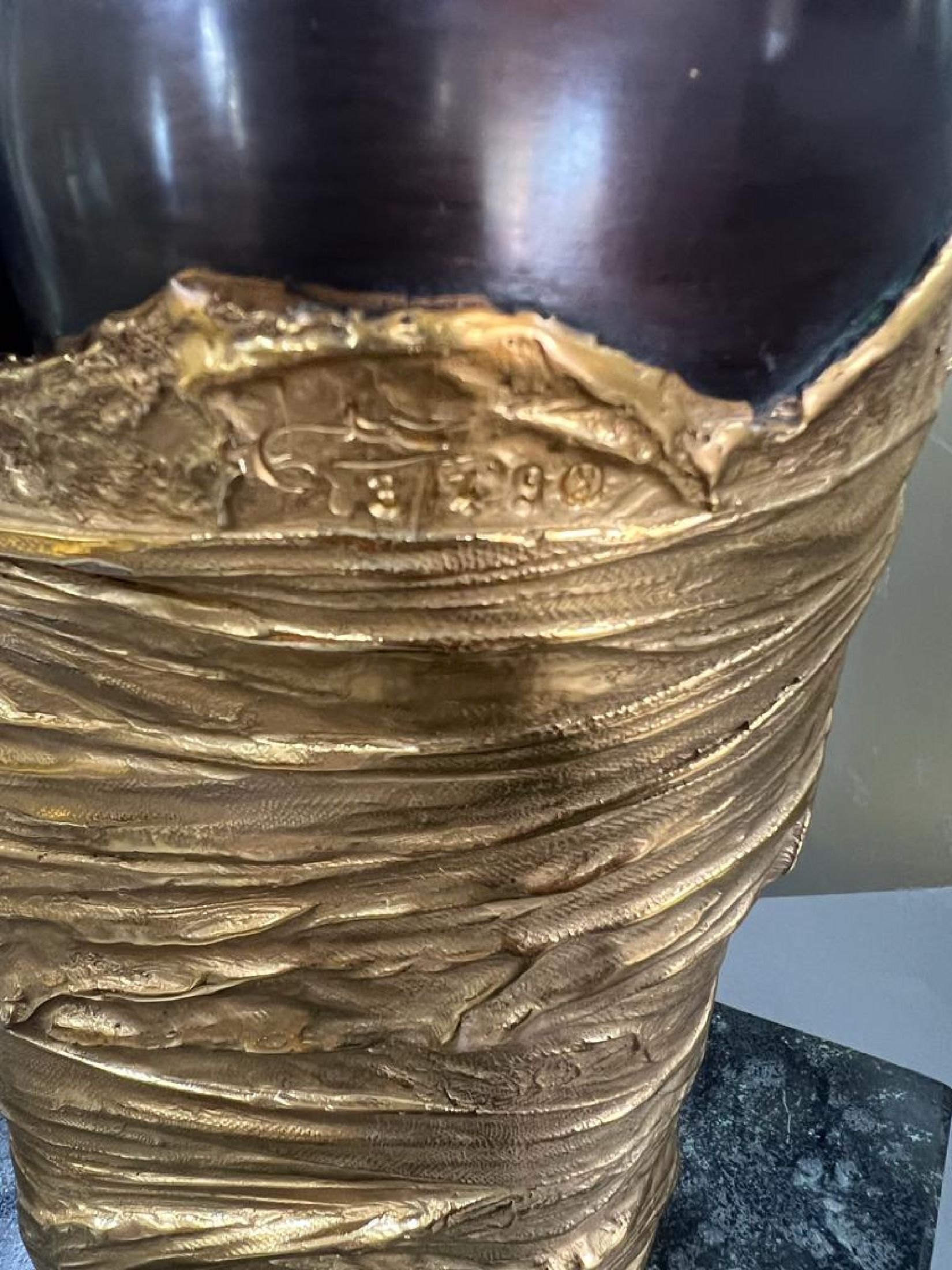 Detail f: Willi Kissmer, 1951-2018, Bronzeskulptur, stehender Halbakt aus dem Jahre 2009, sign., num. 13/49, H. ca. 54 cm