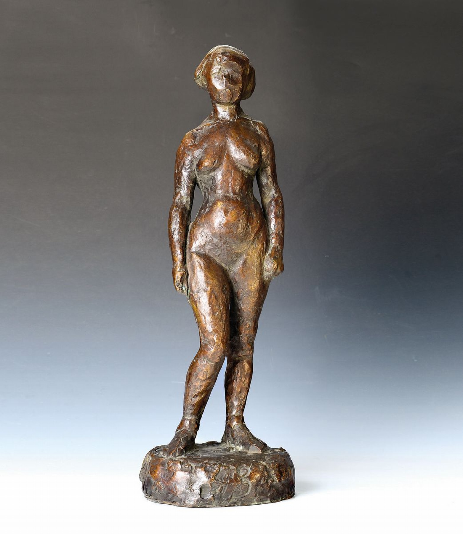 Hans Purrmann, 1880 Speyer-1966 Basel, lässig gespannt stehender vollplastischer Frauenakt, Bronze, frontal ausgerichtet, Spielbein und Standbein ...