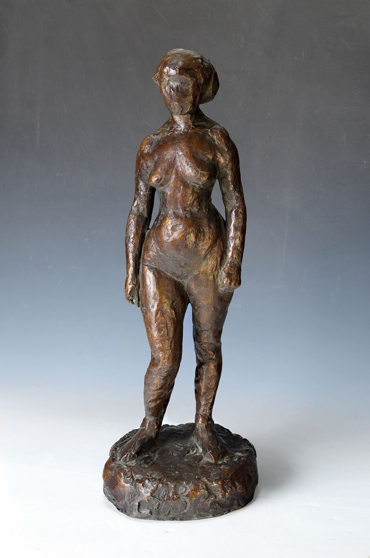 Detail a: Hans Purrmann, 1880 Speyer-1966 Basel, lässig gespannt stehender vollplastischer Frauenakt, Bronze, frontal ausgerichtet, Spielbein und Standbein ...