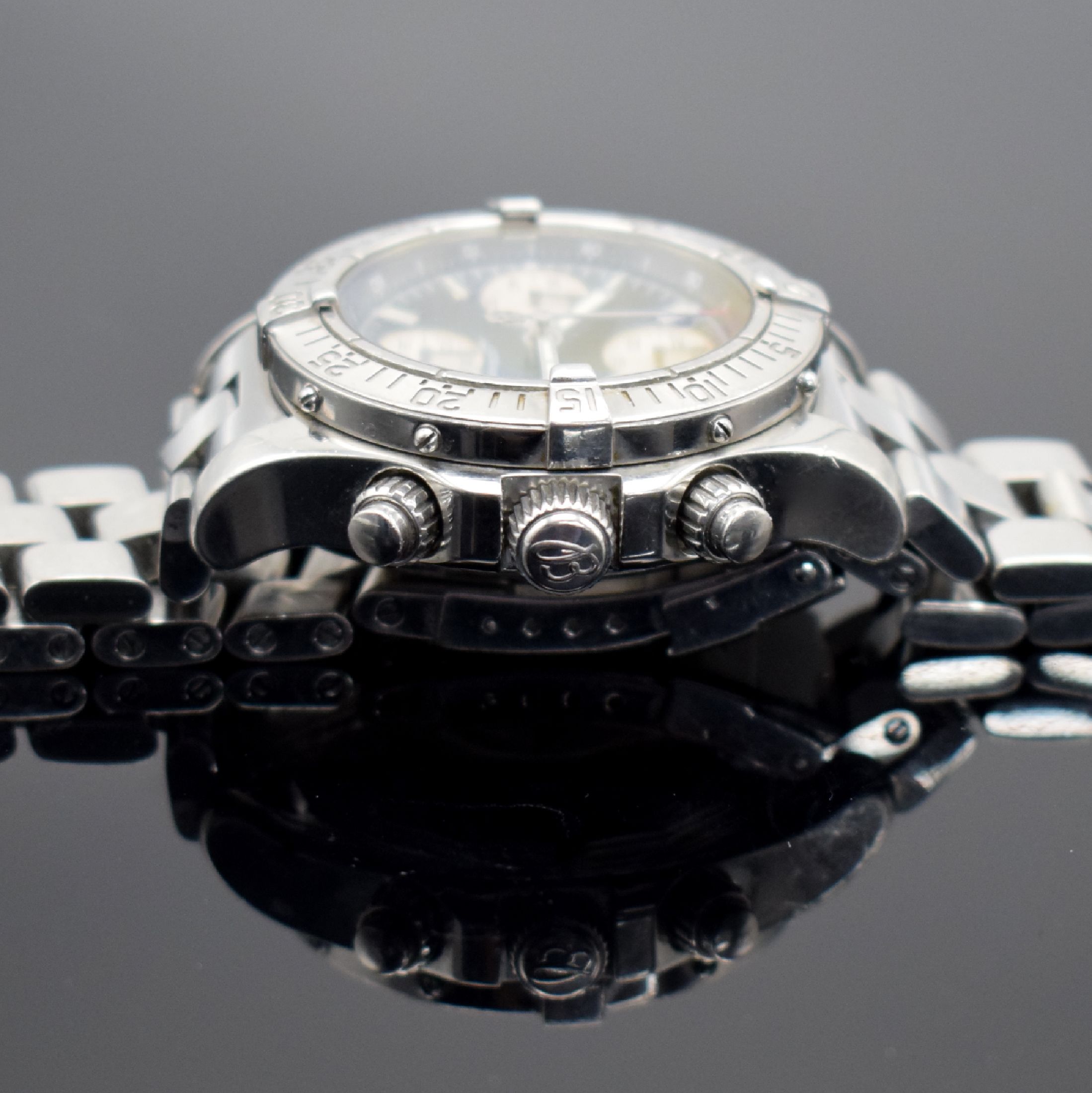 Detail d: BREITLING Super Ocean Herrenarmbanduhr mit Chronograph, Schweiz verk. 12/2009 lt. beil. Zert., Ref. A13340, verschr. Edelstahl Geh. inkl. Gliederband ...