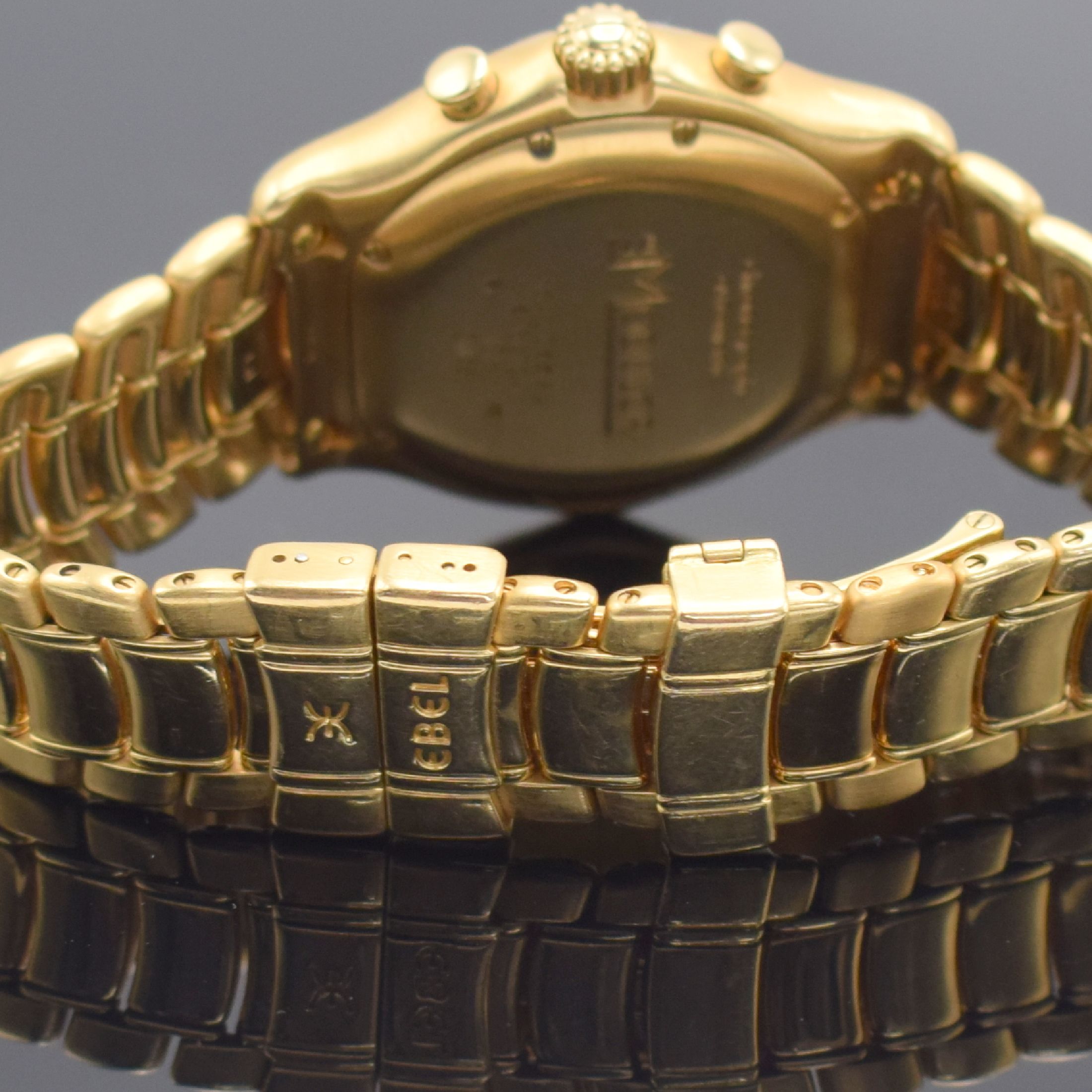 Detail d: EBEL Armbandchronograph Chronometer Le Modulor in GG 750/000 Referenz 8137241, Automatik, Schweiz um 2010, orig. Gliederband m. Faltschließe, Boden ...