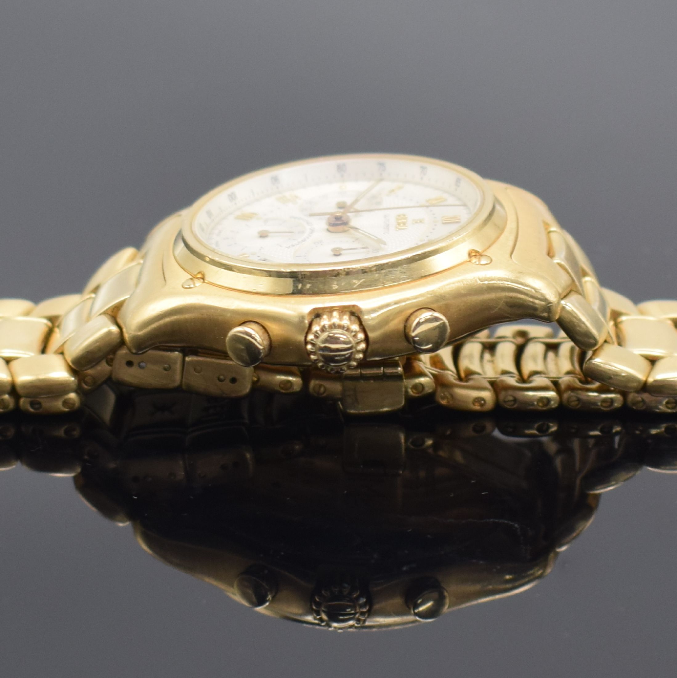 Detail e: EBEL Armbandchronograph Chronometer Le Modulor in GG 750/000 Referenz 8137241, Automatik, Schweiz um 2010, orig. Gliederband m. Faltschließe, Boden ...
