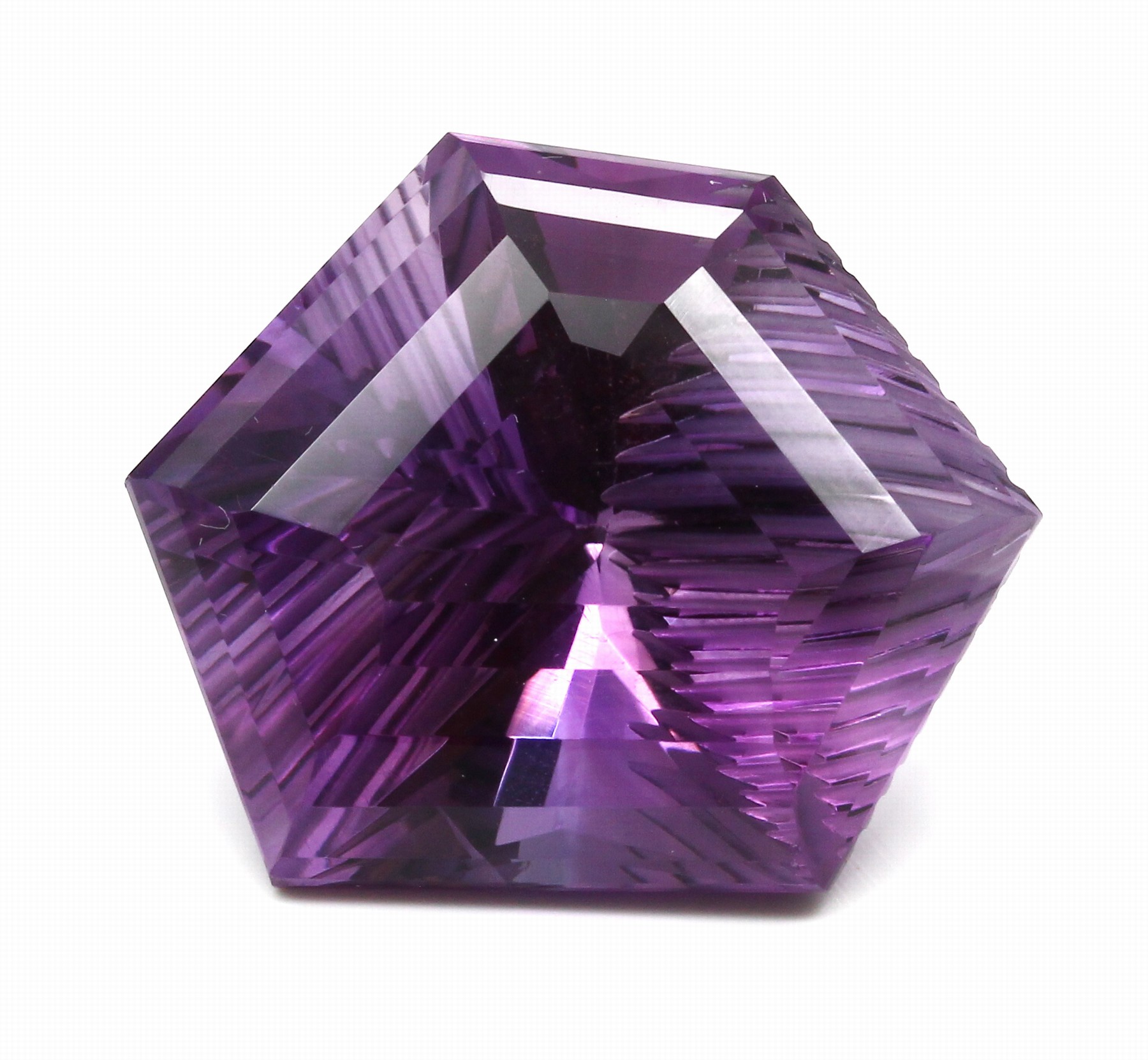 Detail a: Loser Amethyst ca. 78,00 ct , Idar- Obersteiner Schleifarbeit, hexagonaler Fantasieschliff
