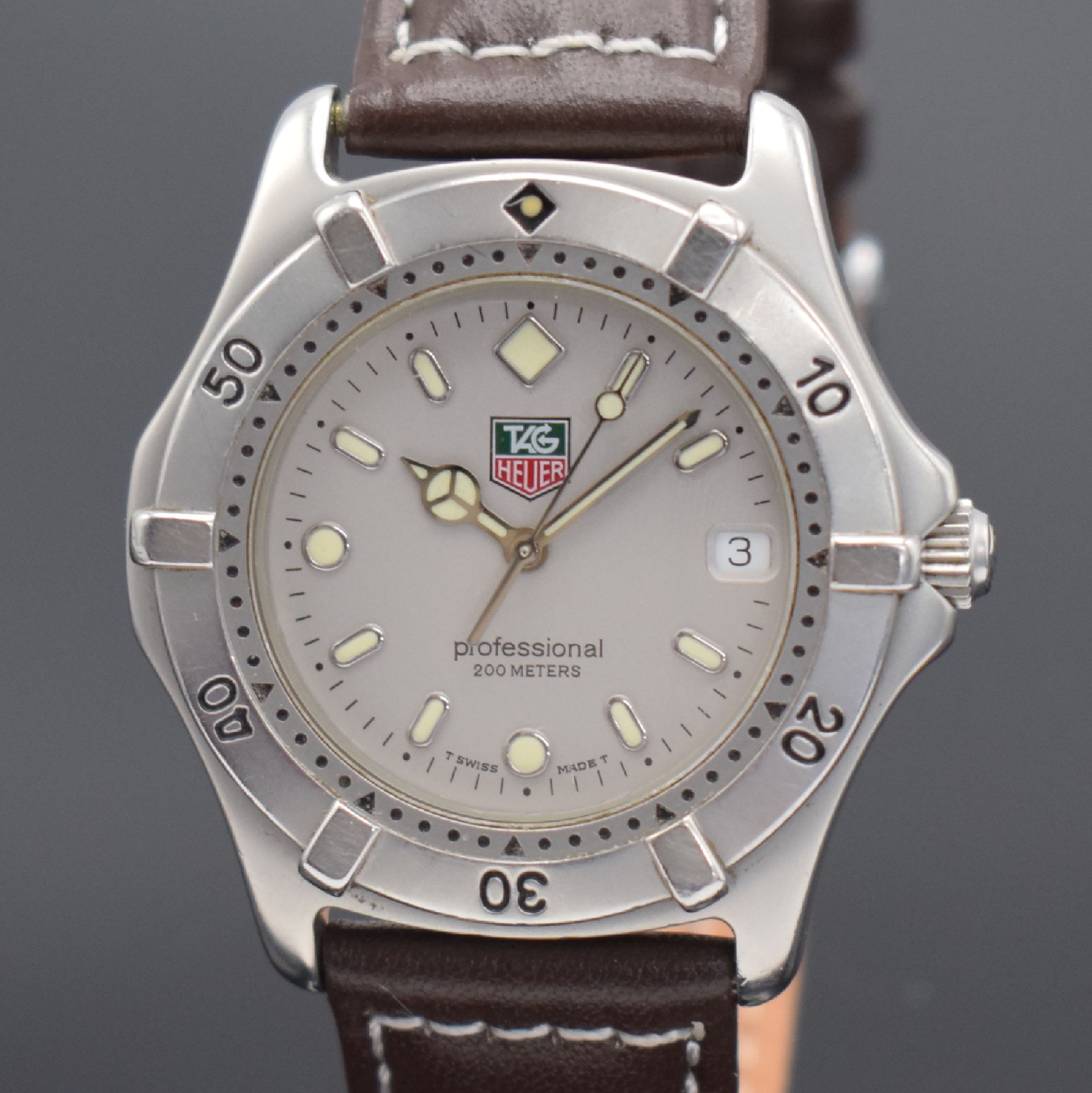 Detail a: TAG HEUER Professional Herrenarmbanduhr in Stahl, Schweiz um 1995, quarz, Ref. WE 1111 -R, matt. Geh., Boden & Krone verschr., Lünette m. 60er ...